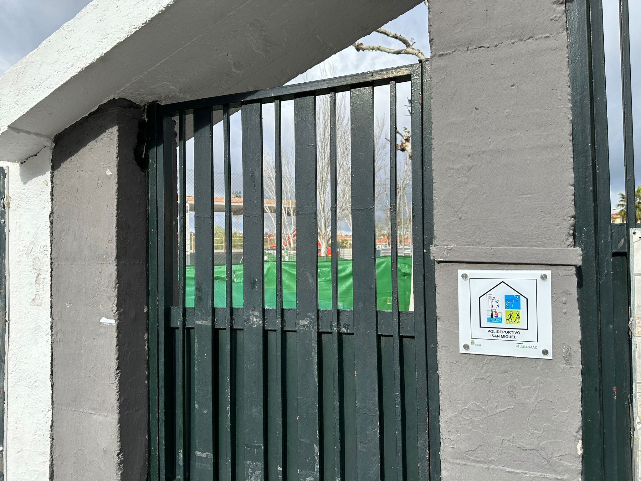 Pictograma que identifica un polideportivo en el municipio
