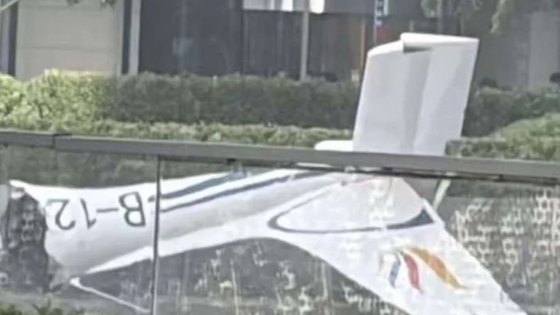 Se estrella una avioneta contra el edificio más alto de Pekín