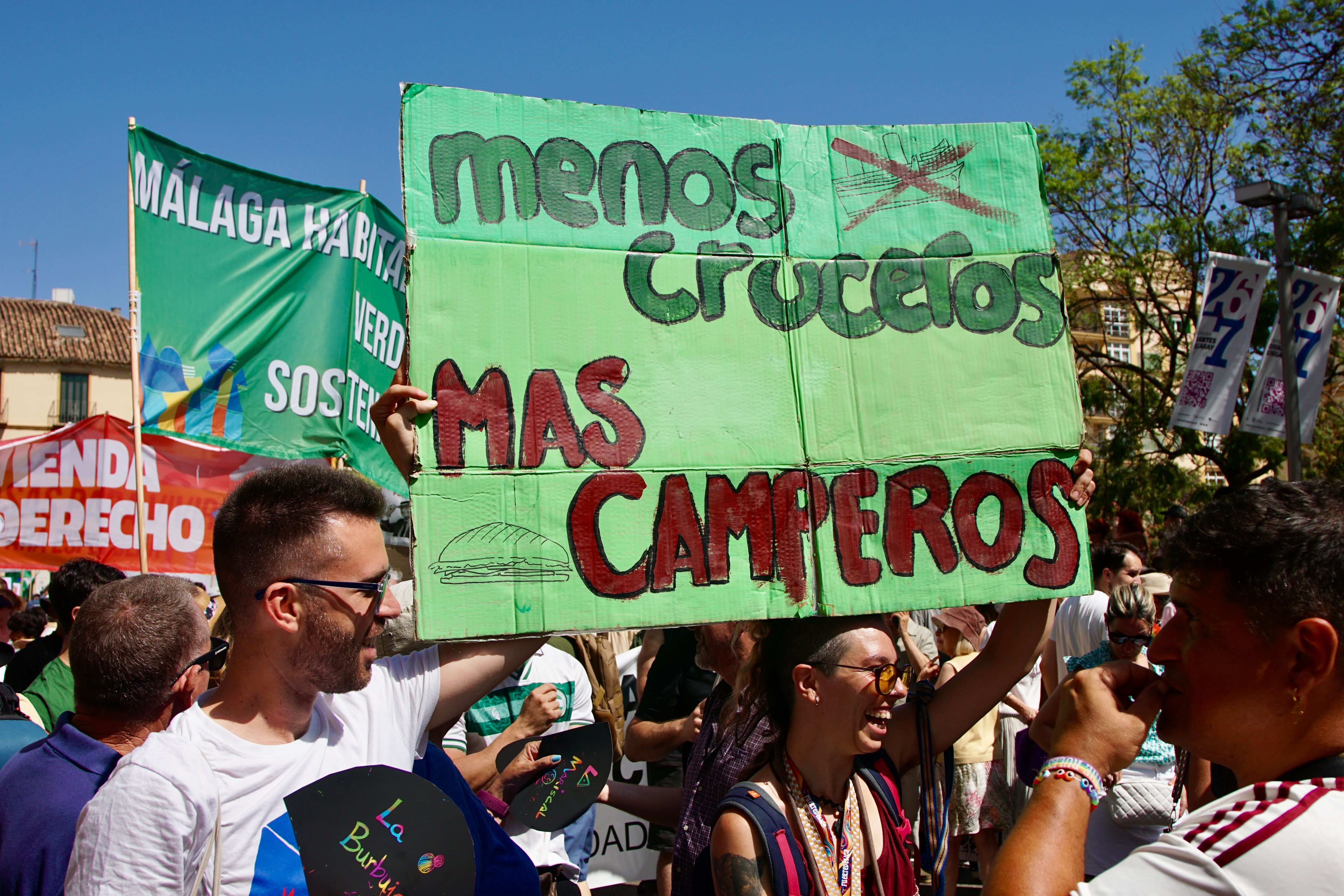 Otra de las pancartas exhibidas en la manifestación, contra el turismo