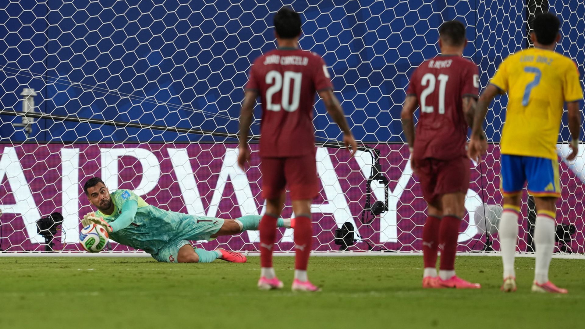 Parada de Diogo Costa en el Colombia-Portugal
