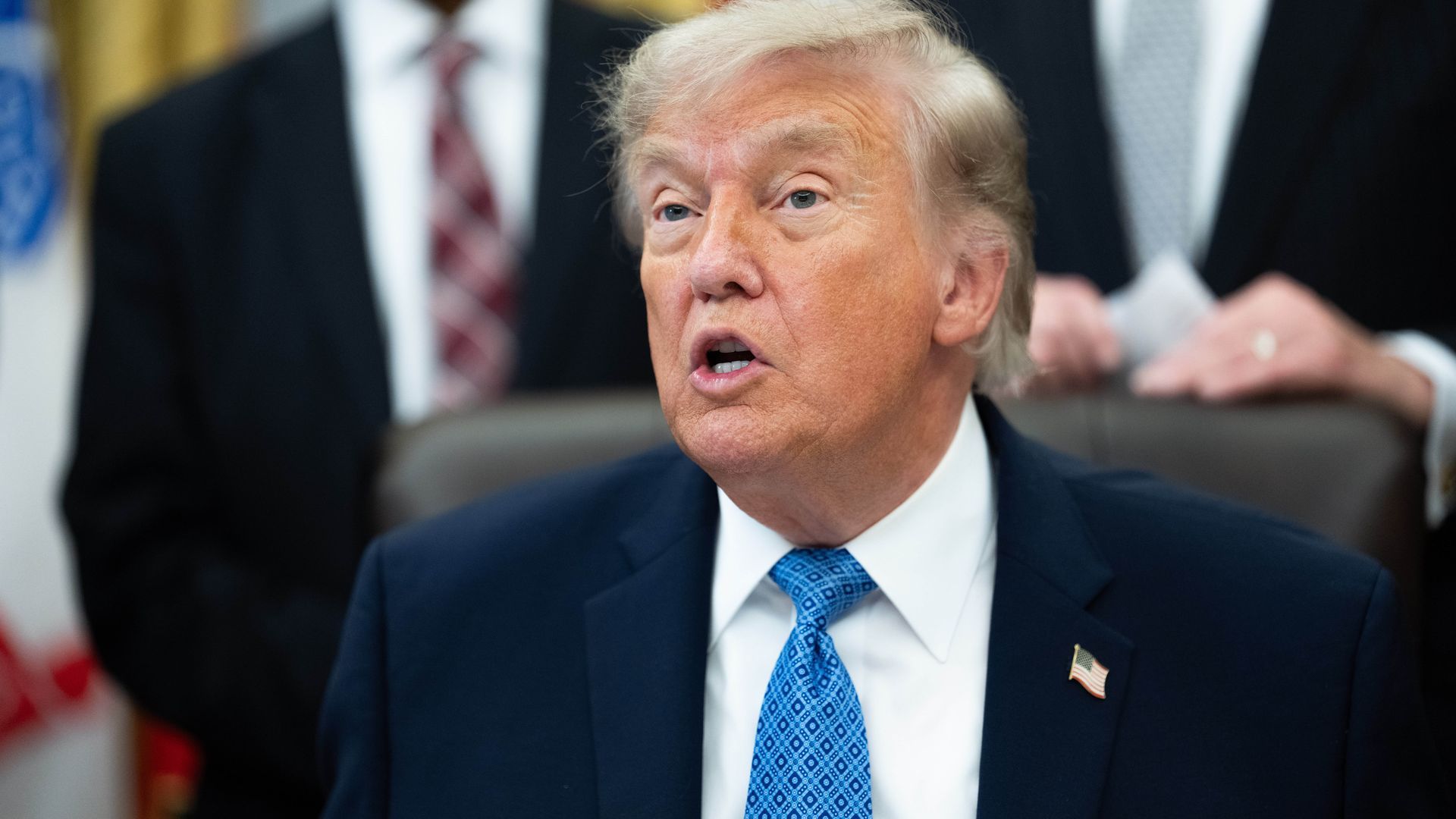 Trump amenaza a Irán con "acabar por la vía militar" tras los ataques de represalia en Ormuz: "¡Es muy posible que nunca aprendan!"