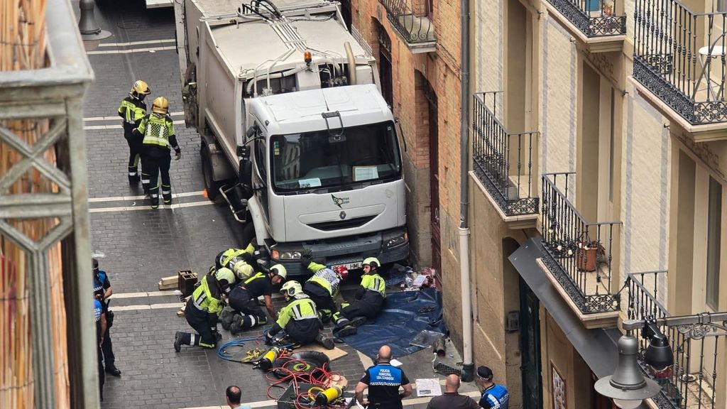 Un muerto y dos heridos al ser atropellados por un camión de la basura en el Casco Viejo de Pamplona