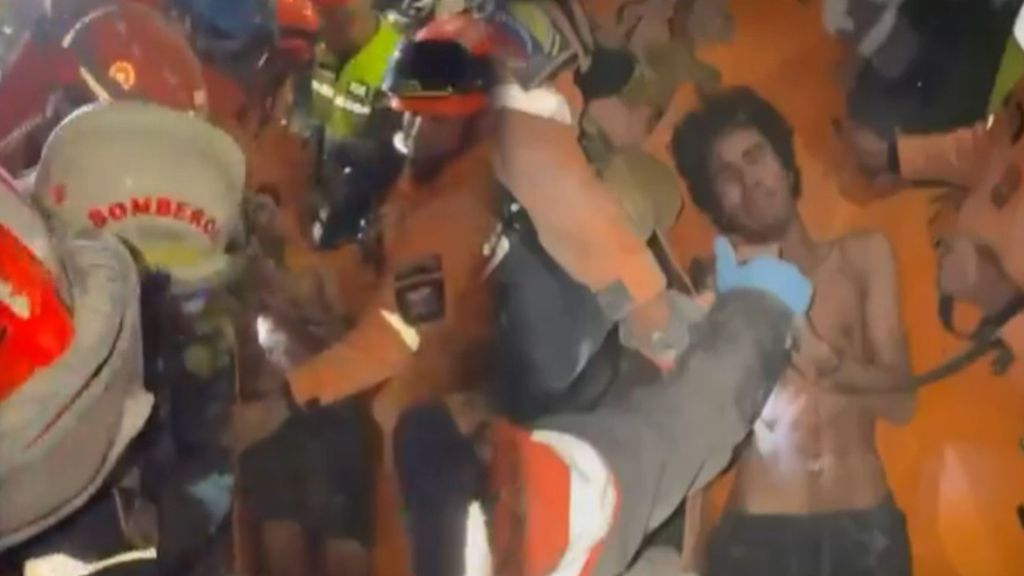 Aaron, el joven que permaneció sepultado durante 106 horas al lado de un cadáver en La Guaira: su rescate duró casi dos días