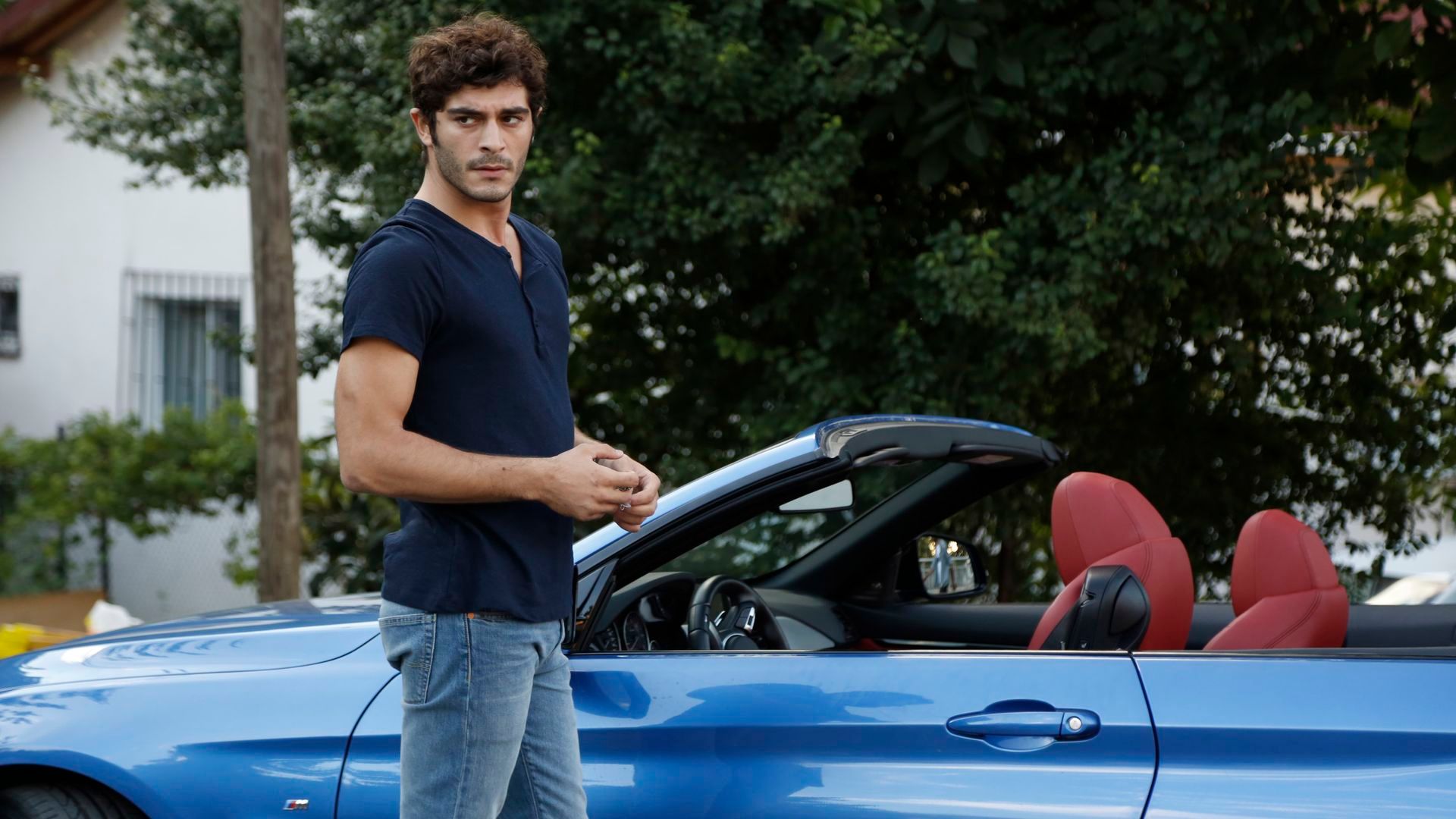 Burak Deniz es el misterioso Barış/Savaş Aktan en 'Nuestra Historia'