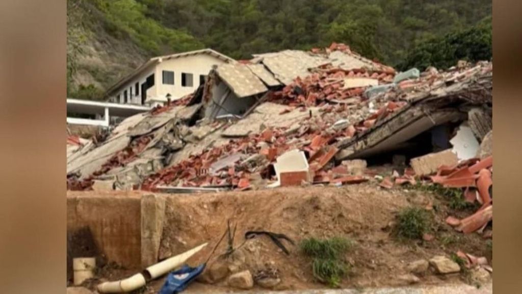 https://www.cuatro.com/noticias/internacional/20260629/tsunami-de-perro-abandonado-rescatador-terremoto-venezuela-recibe-hidratacion-exhausto-claves-encontrar-supervivientes_18_019578973.html