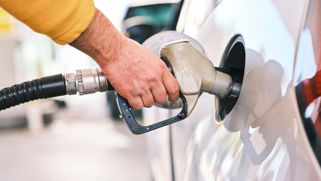 El IVA de los combustibles vuelve al 21 %, pero se mantiene rebajado el de hidrocarburos