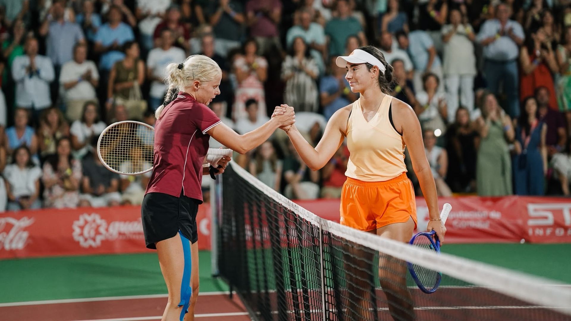 Eva Vedder y Elena Micic durante la final