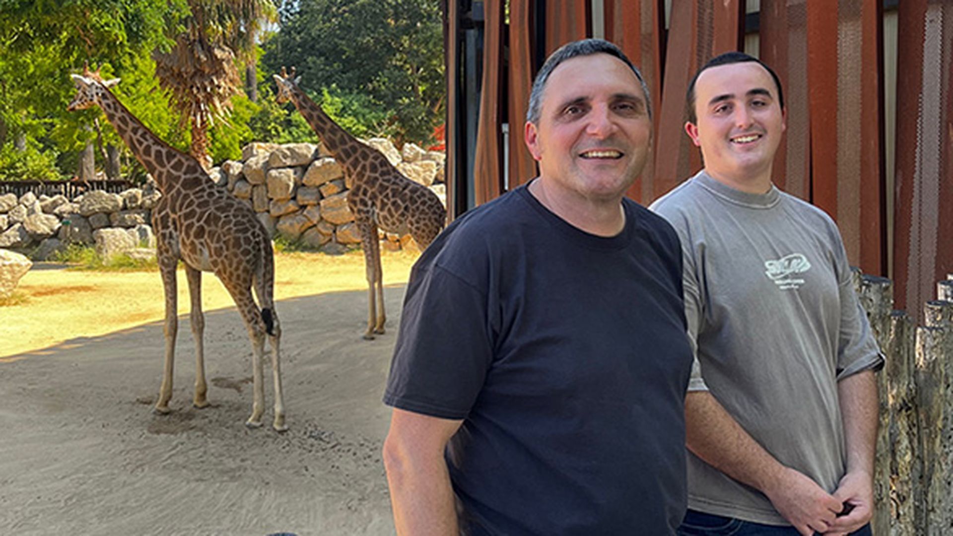 Los investigadores Jordi Galbany e Iker Loidi