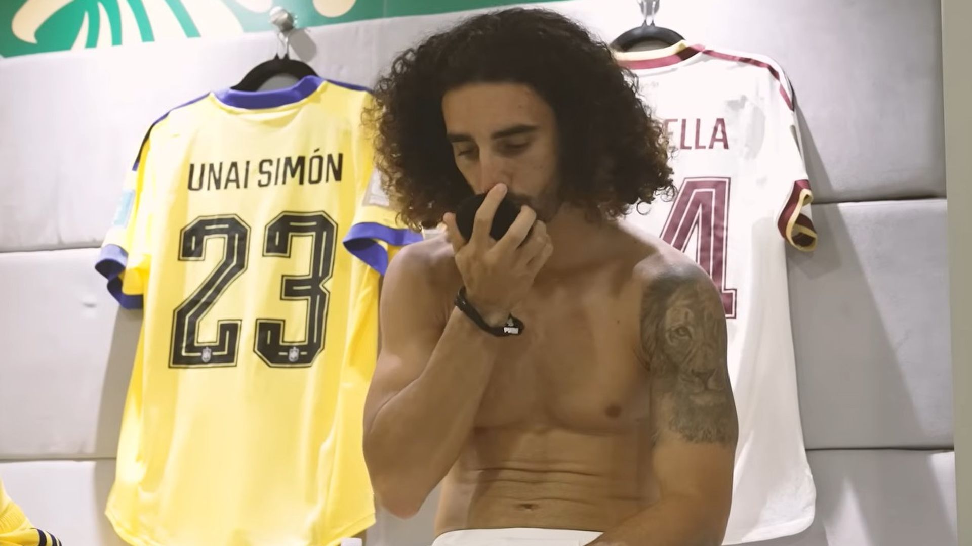 Marc Cucurella durante el vídeo en el canal de YouTube de la Selección Española