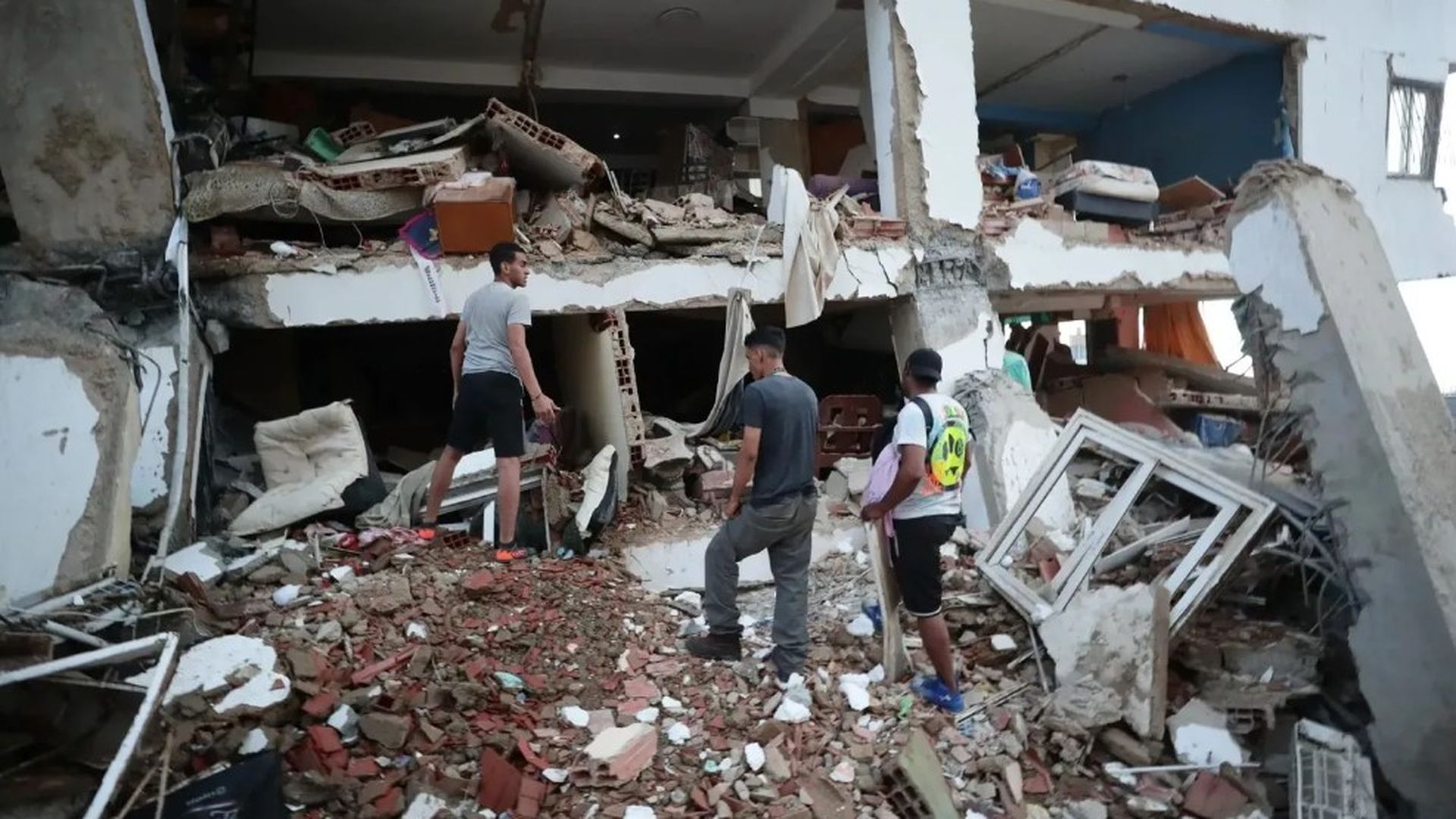 El gobierno evalúa el estado de los edificios afectados por los terremotos: más de 800 están afectados