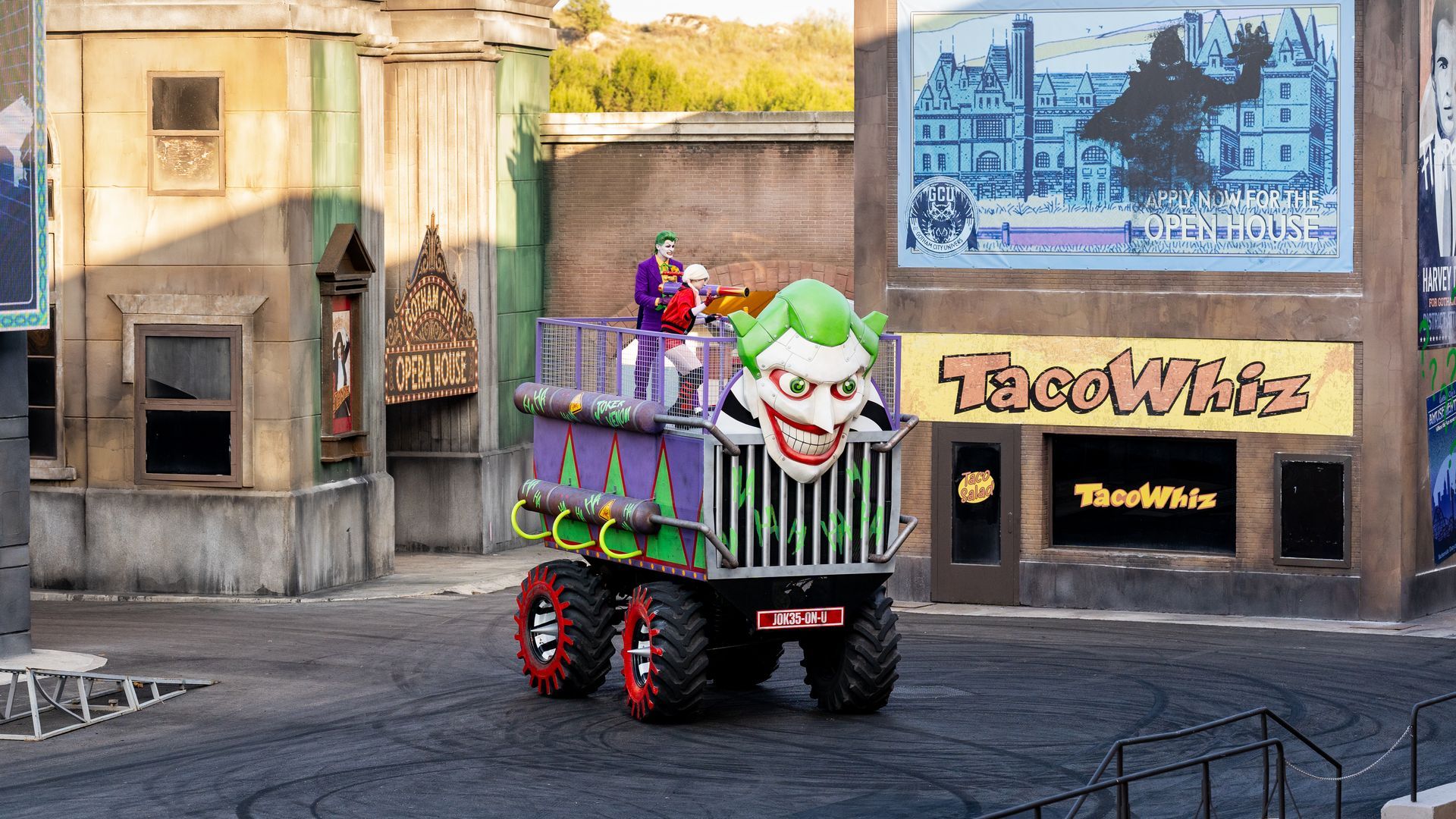 DC Super-Villains Stunt Show