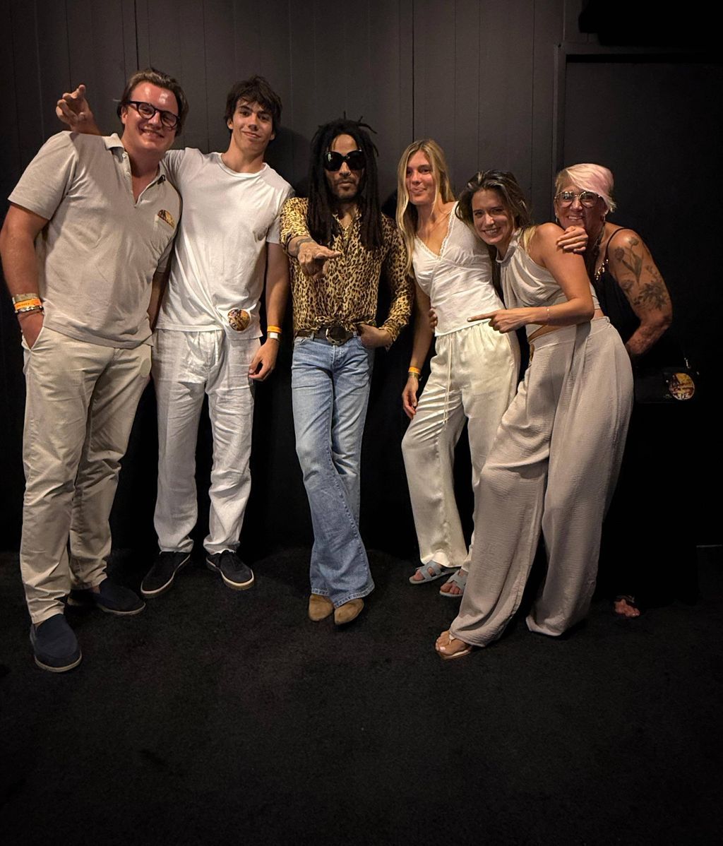 Guillermo y Cristina Iglesias junto a Lenny Kravitz