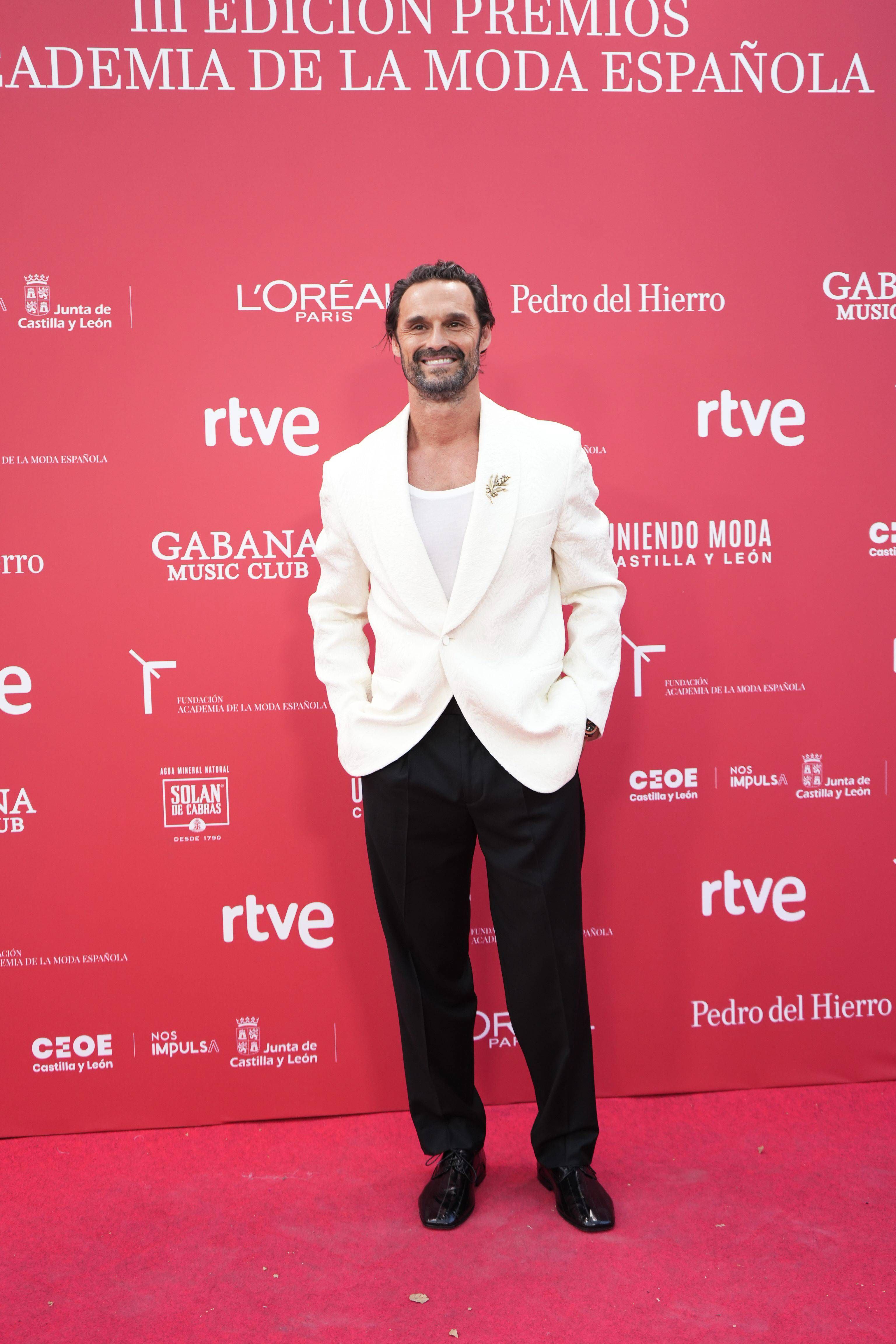 Iván Sánchez, en la alfombra roja de los Premios de la Academia de la Moda