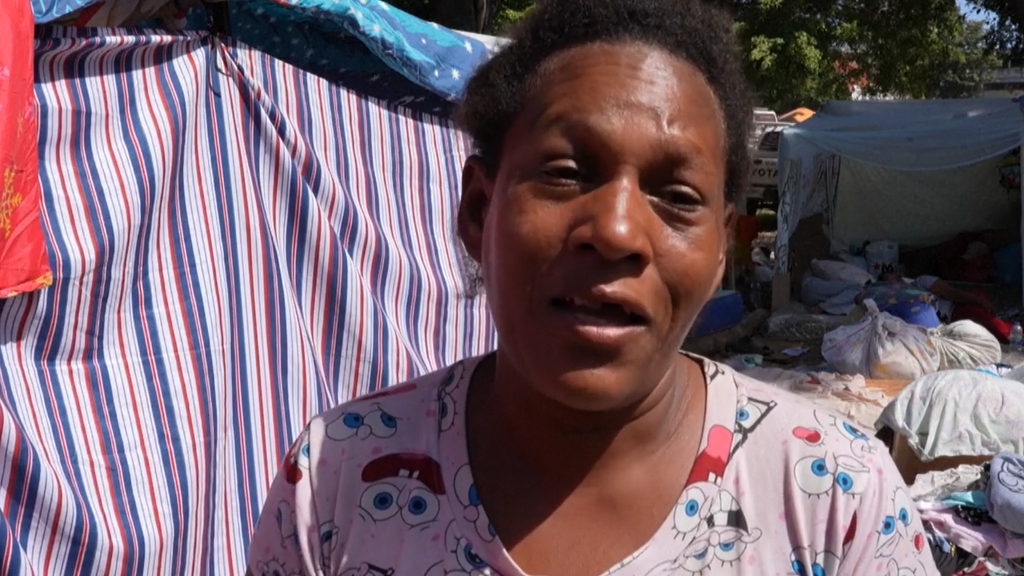 Katiuska busca a su hija mientras vive en una tienda de campaña tras los terremotos de Venezuela: "Lloro todos los días"