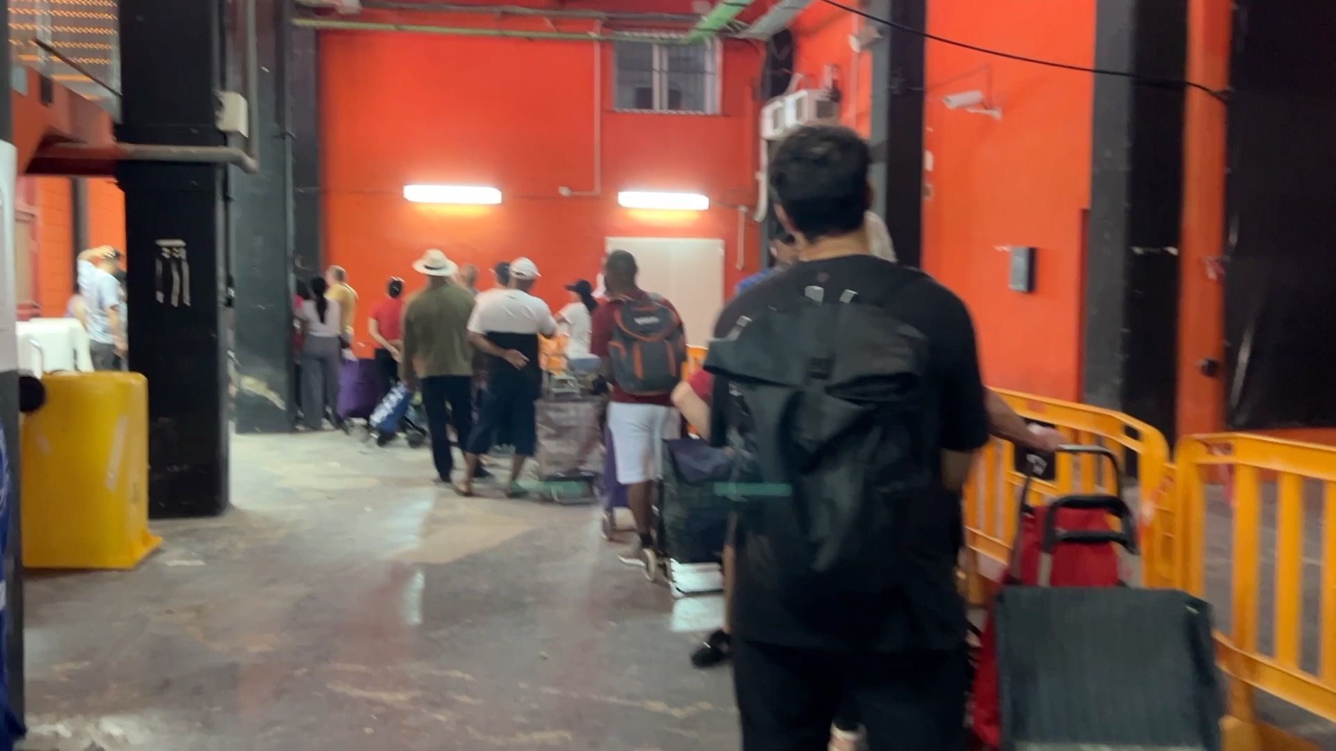 Las colas del hambre en Mestalla