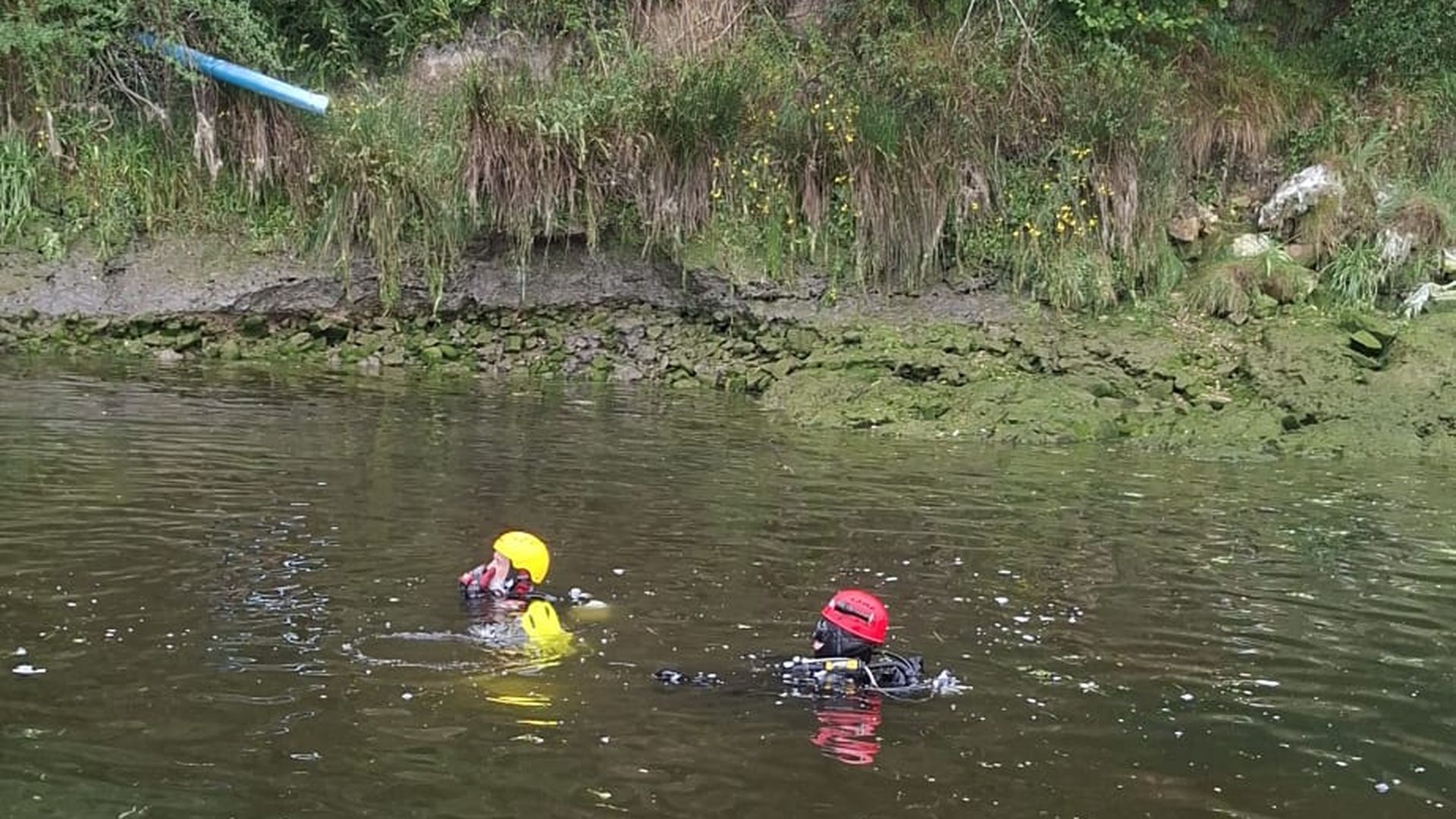 Los buzos buscan a Laura, la mujer desaparecida en la ría de Tina Mayor