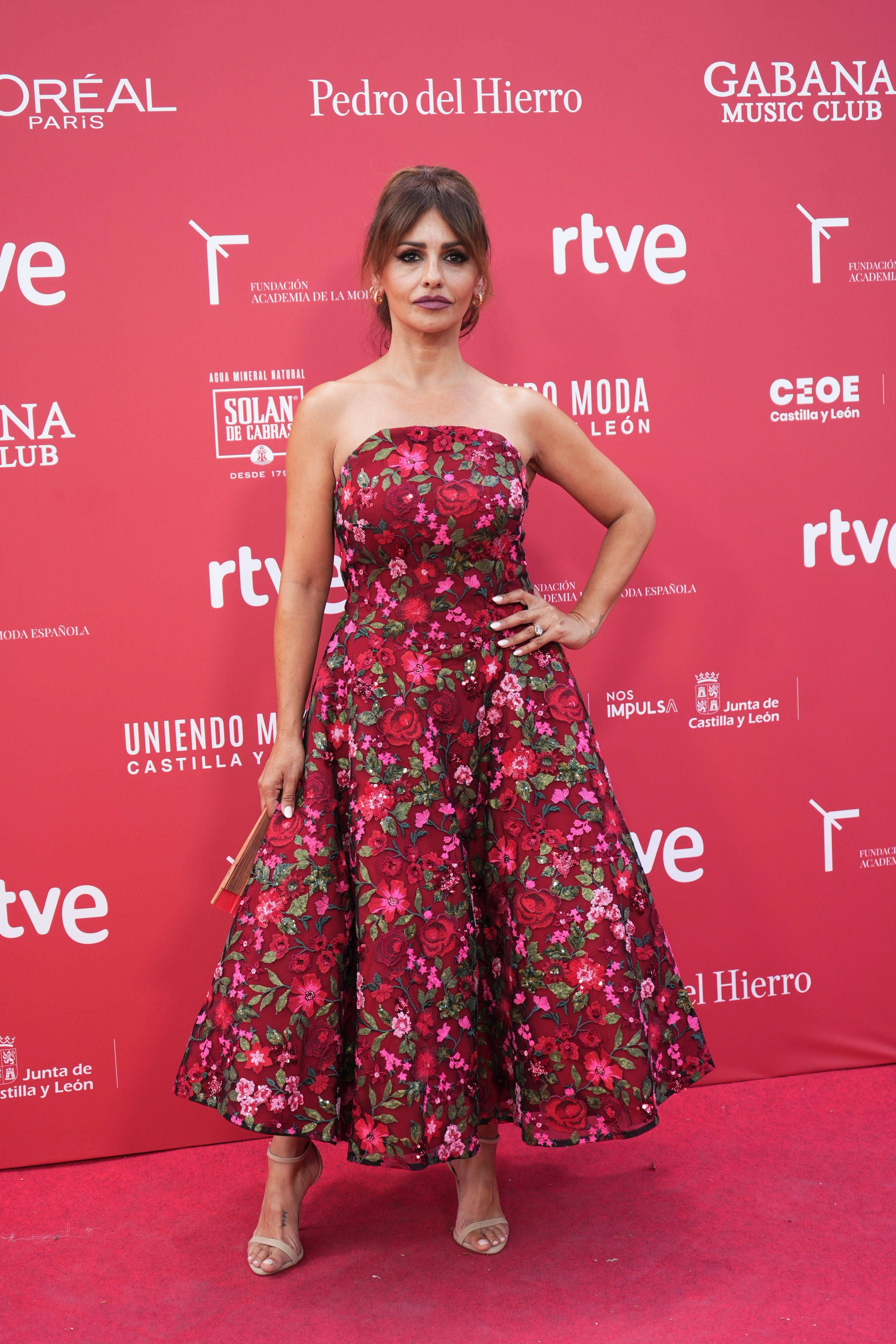 Mónica Cruz, en la alfombra roja de los Premios de la Academia de la Moda