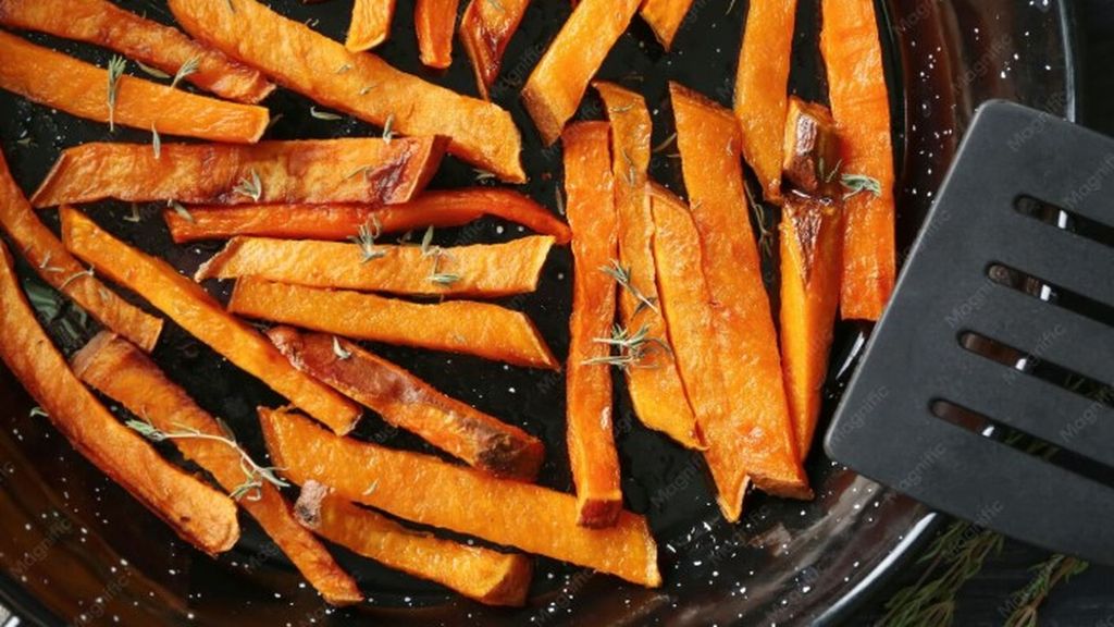 La receta de Sabina Banzo para asar tomates, boniatos y pimientos en la air friyer y que te queden como a un chef