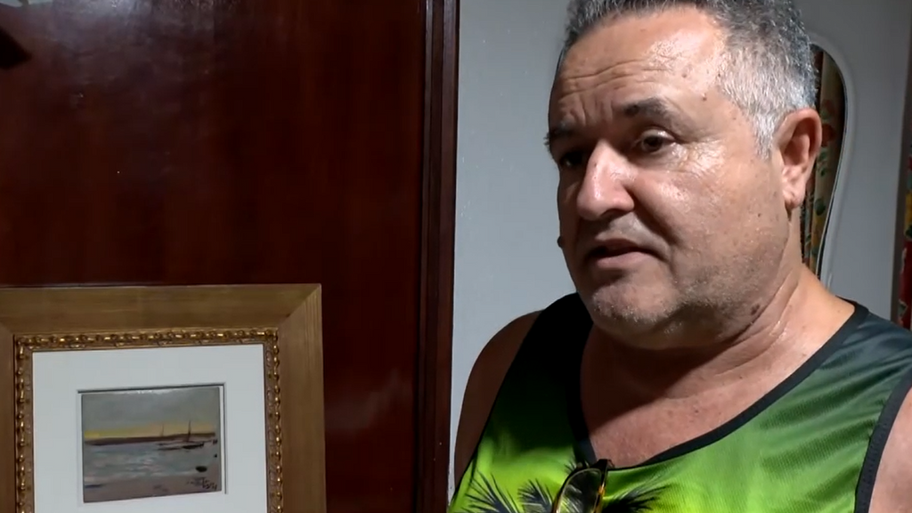 El turista murciano que cogió el cuadro olvidado de Sorolla lo entrega en una comisaria de Sevilla: "Lo cogí porque me gustó el marco"