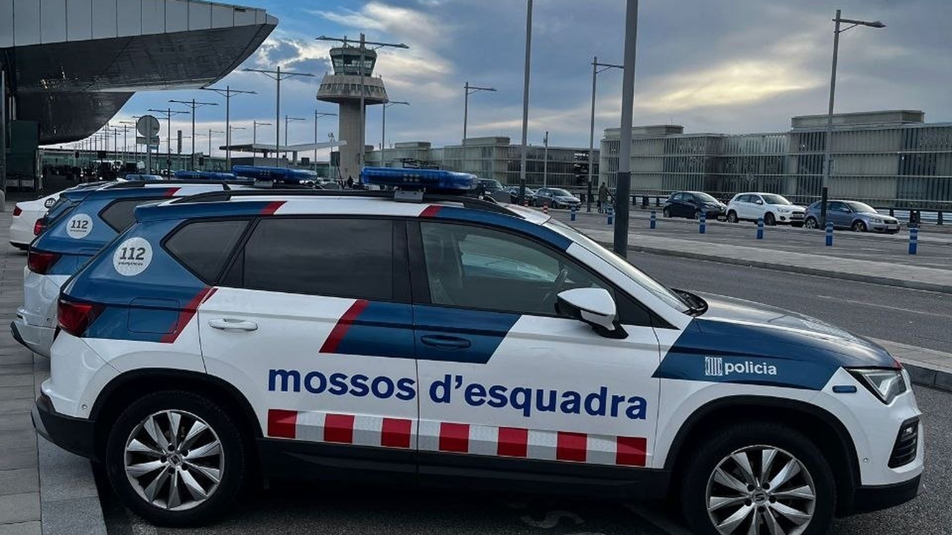 Coches de los Mossos en el Prat Coches de los Mossos en el Prat