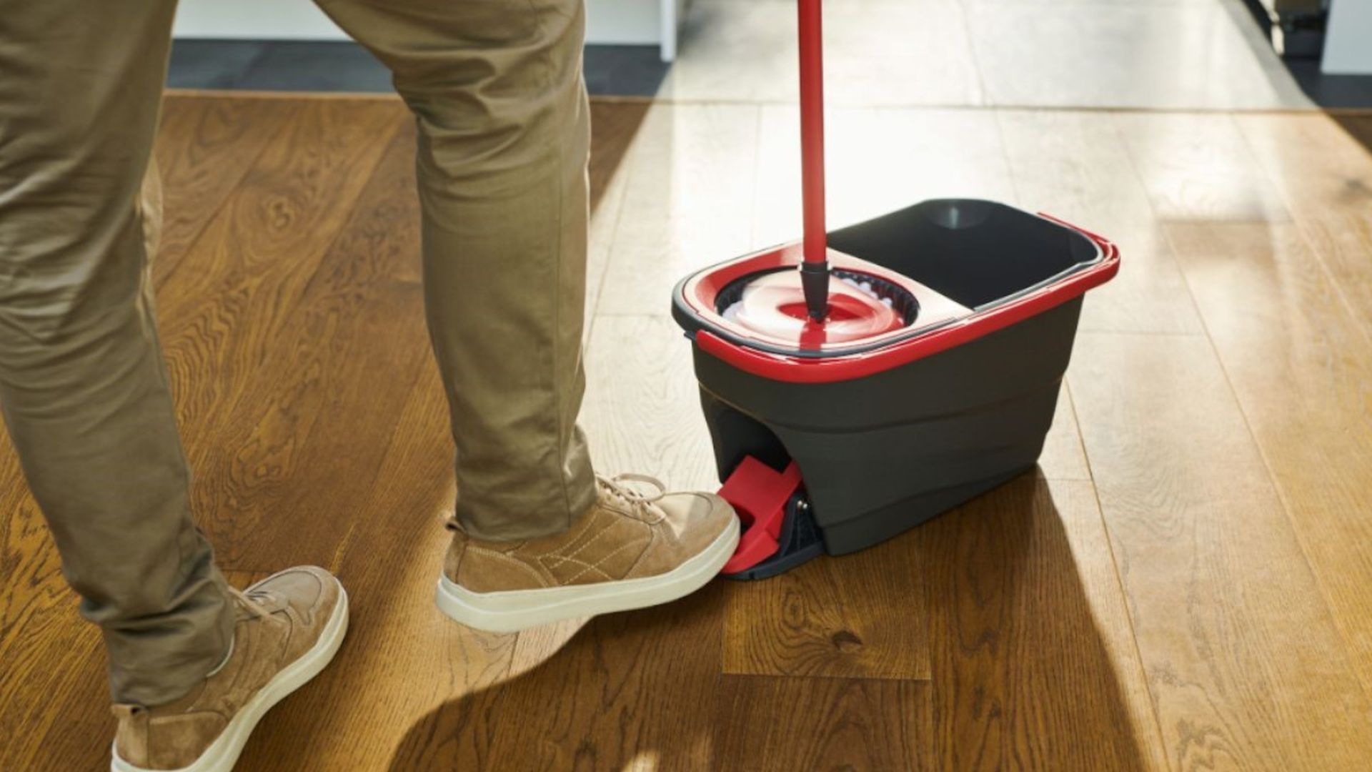 Descubre el sistema de fregado con pedal que está cambiando la limpieza de suelos Descubre el sistema de fregado con pedal que está cambiando la limpieza de suelos