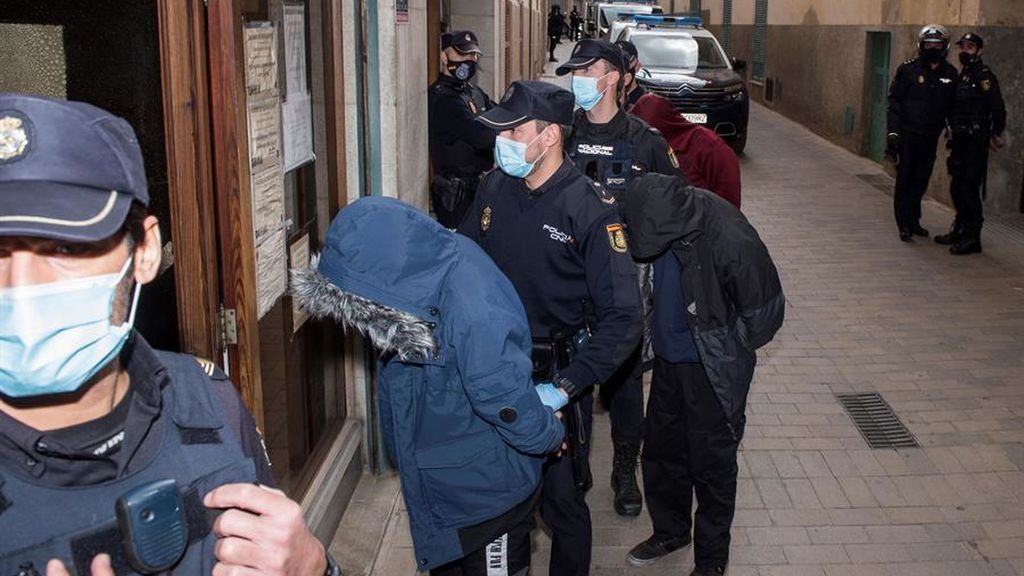 Detenidos por secuestrar a un hombre discapacitado, tatuarle penes en la cara y coserle los dedos de los pies