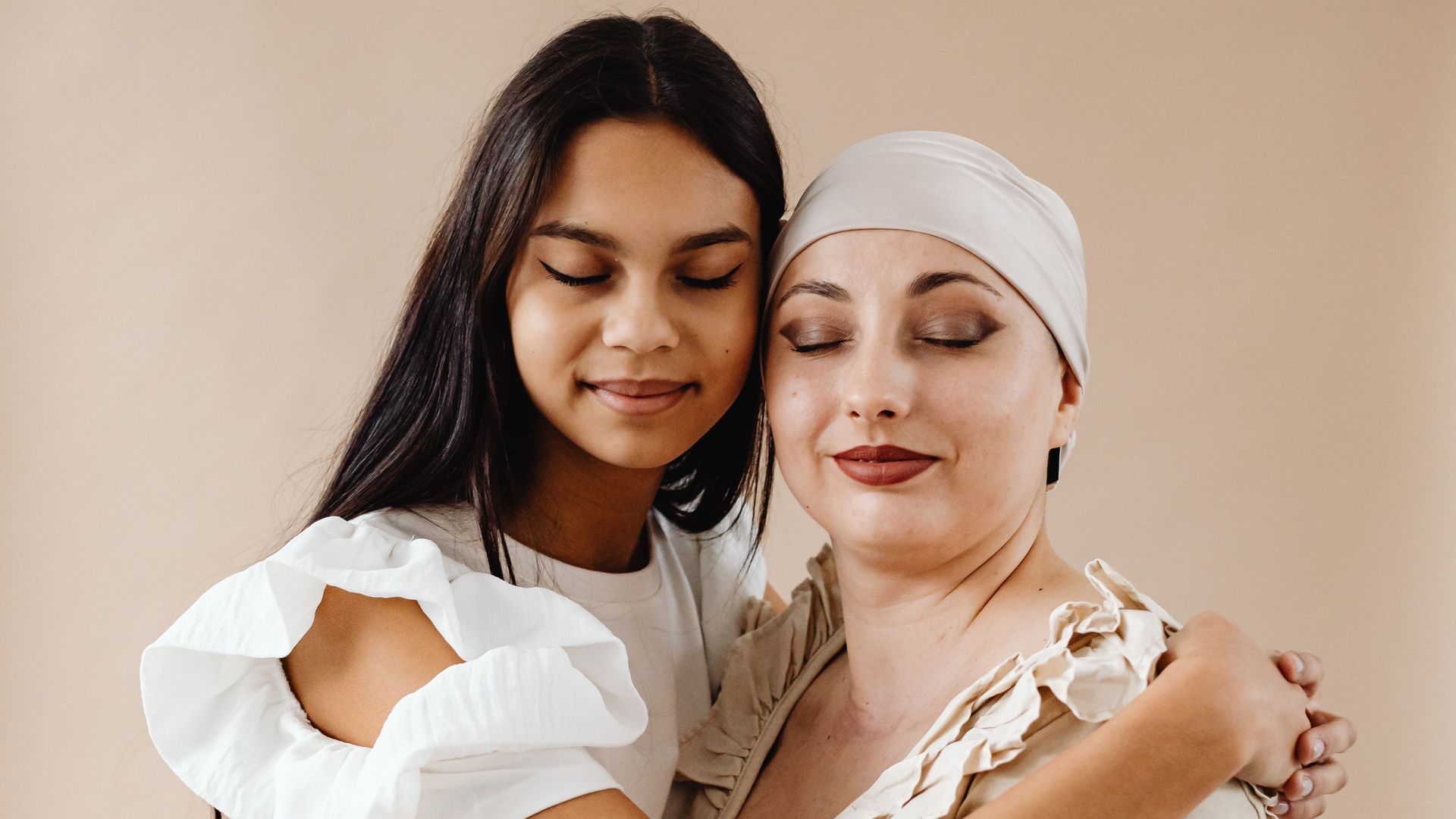 Dos chicas, una de ellas con cáncer Dos chicas, una de ellas con cáncer