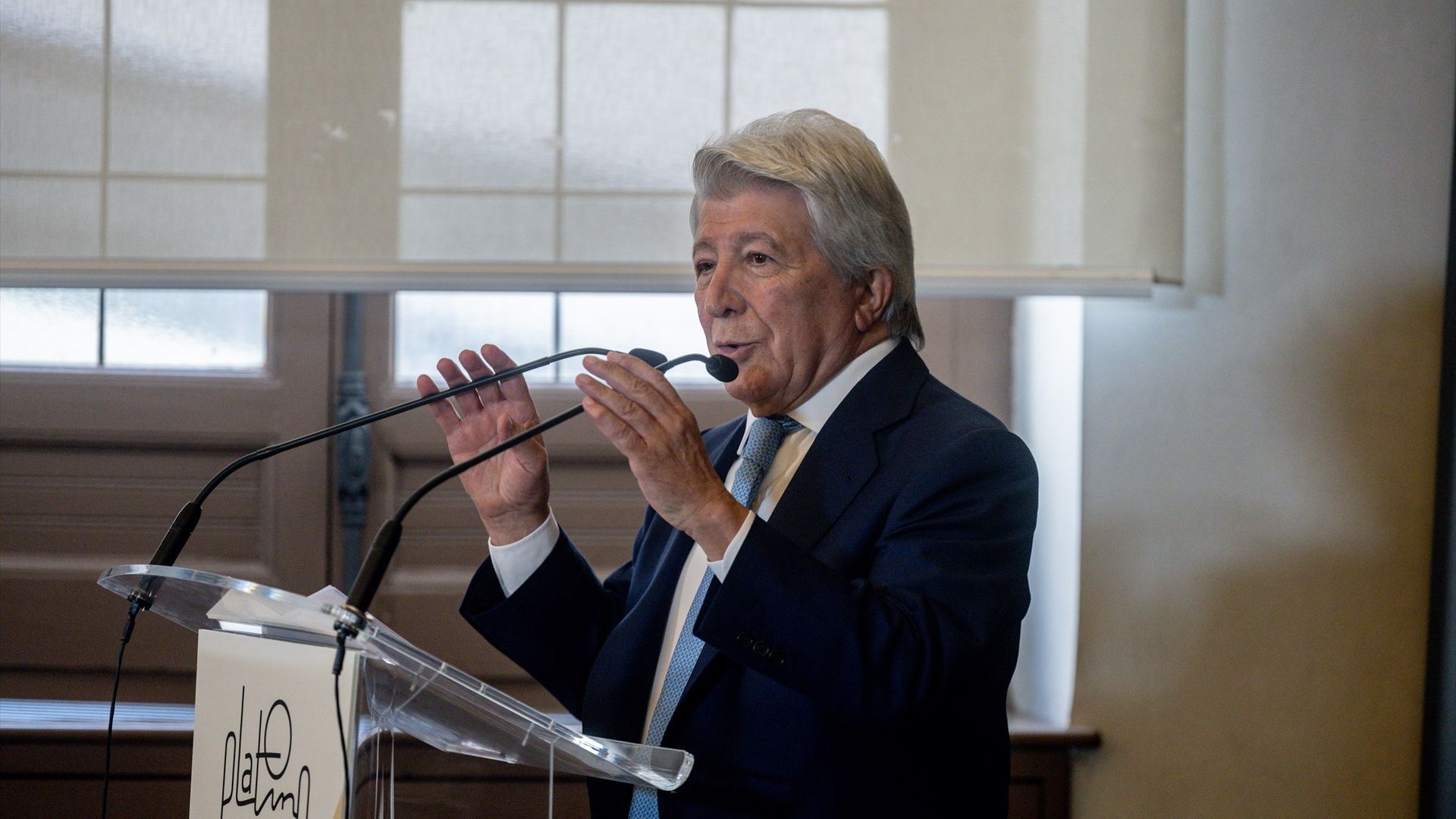 Enrique Cerezo en la presentación de los premios Platino Enrique Cerezo en la presentación de los premios Platino