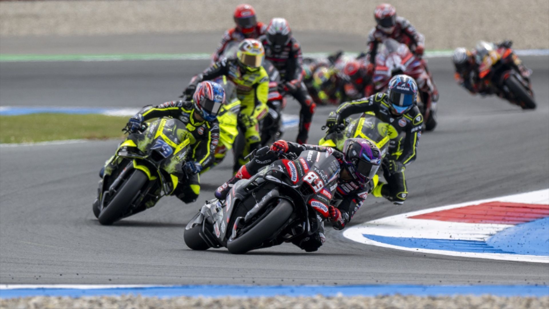 Jorge Martín y Ai Ogura, en Assen