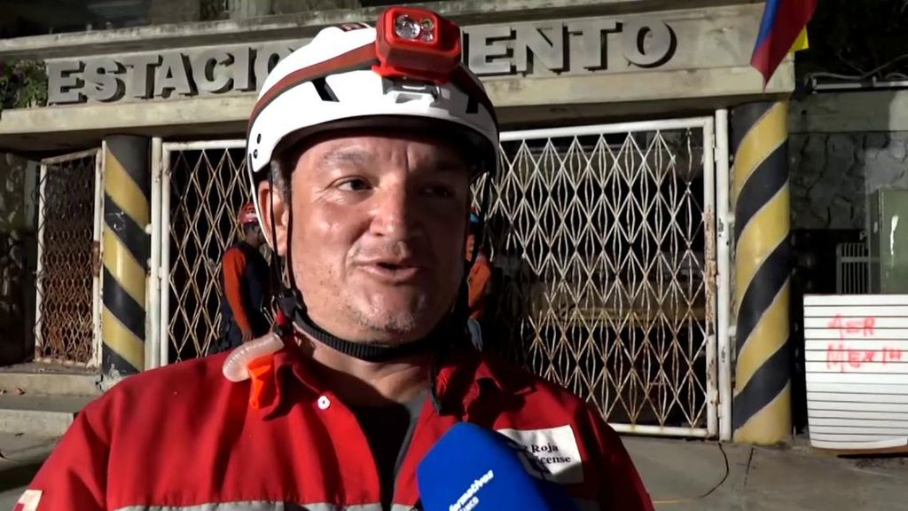 Los rescatistas trabajan contrarreloj, pero sin prisa para evitar nuevas vibraciones: "Hay un 80% de posibilidades de morir"