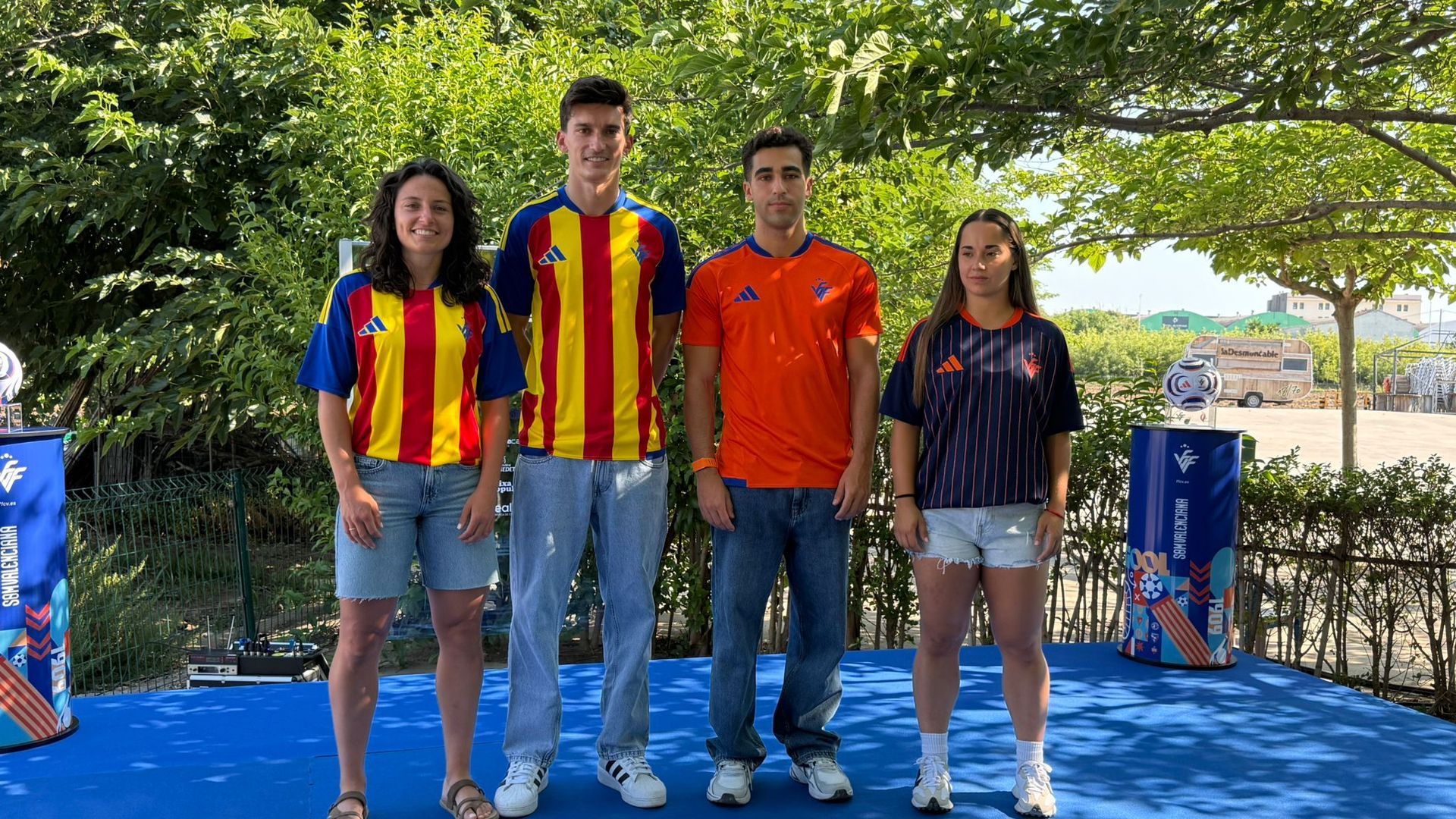 Pepelu, modelo de la Selección Valenciana, junto a Ivana Andrés