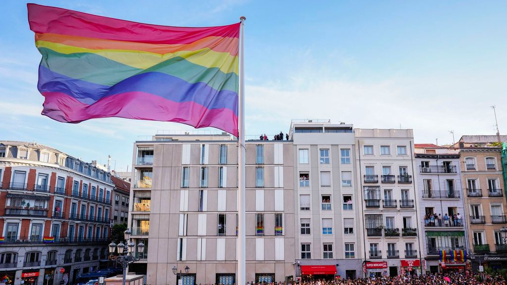 Arranca el Orgullo 2026 en Madrid con un pregón de cine que reivindica la memoria: "Ni un paso atrás"