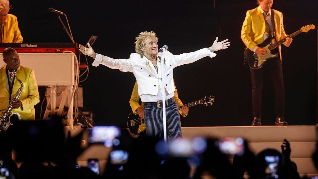 Rod Stewart repasó sus grandes himnos en un concierto inolvidable en el Roig Arena con más de 12.000 asistentes