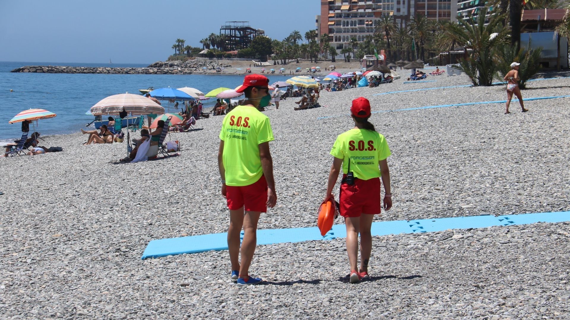 Socorristas en la playa de la Velilla Socorristas en la playa de la Velilla
