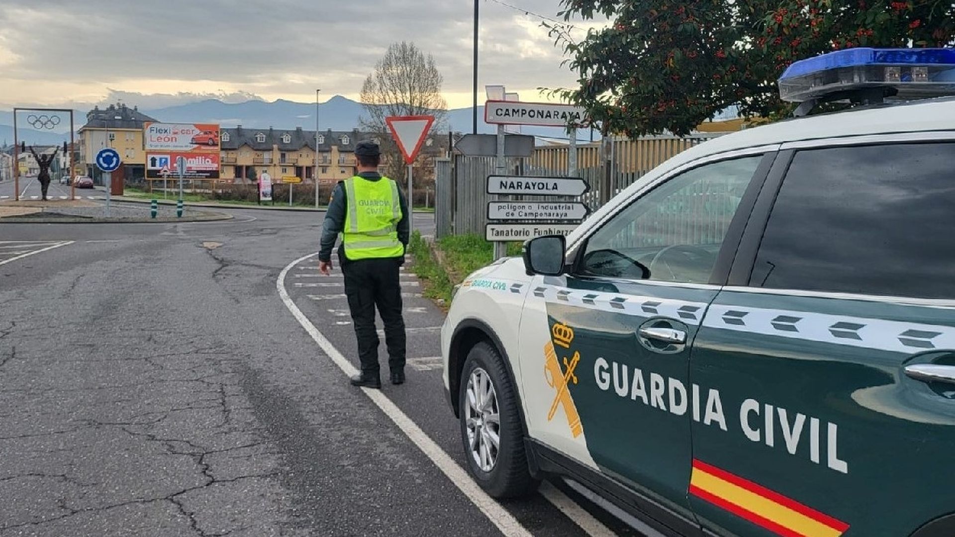 Un hombre de 64 años, detenido por la muerte de una mujer de 38 en Camponaraya, León Un hombre de 64 años, detenido por la muerte de una mujer de 38 en Camponaraya, León