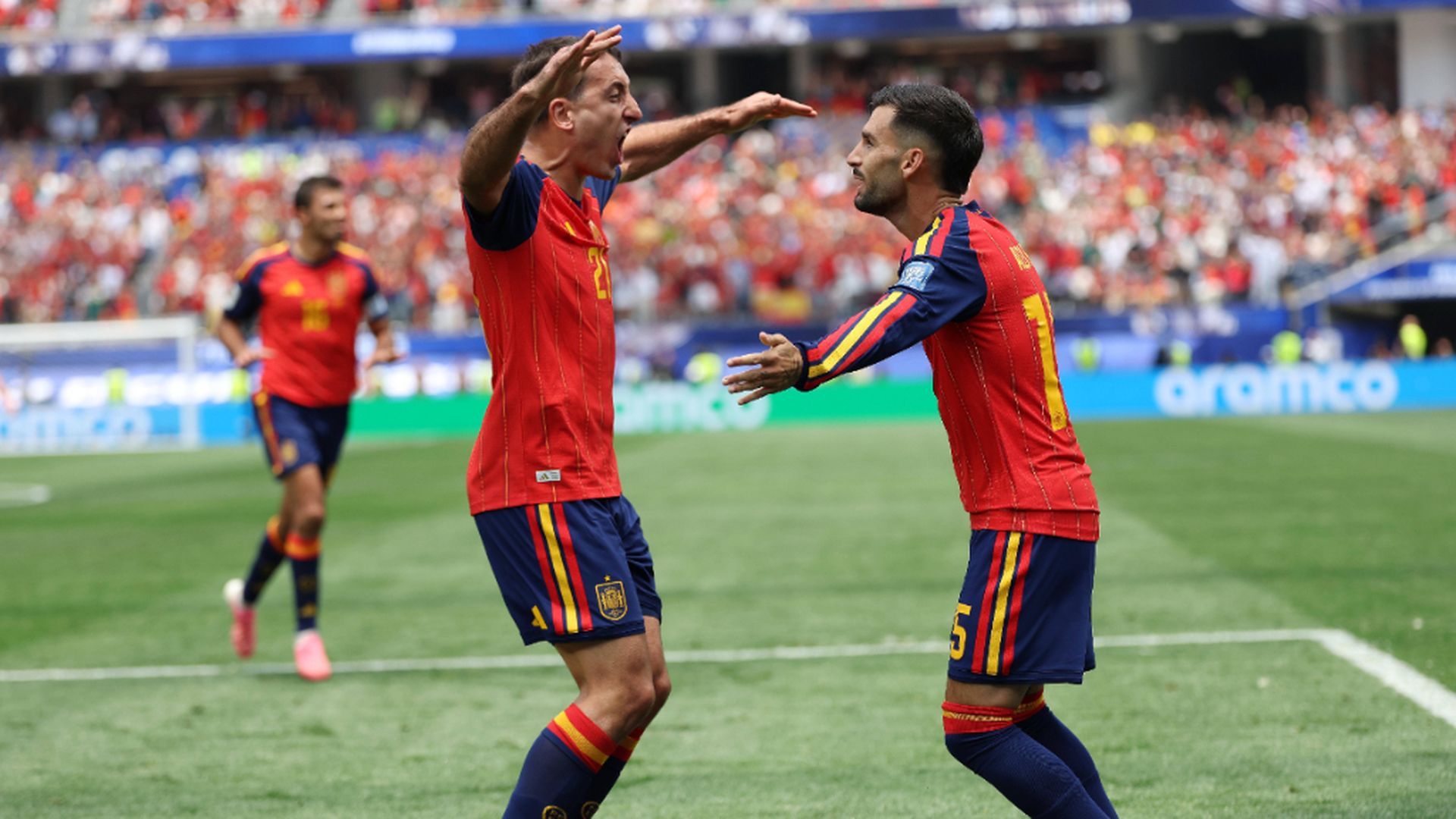 Álex Baena y Mikel Oyarzabal, en el España -Austria