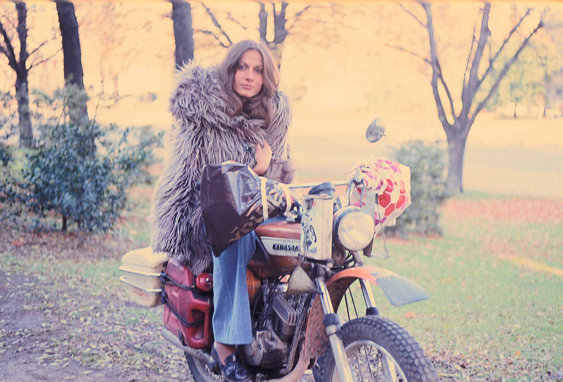 Anne-France y una de sus primeras motocicletas