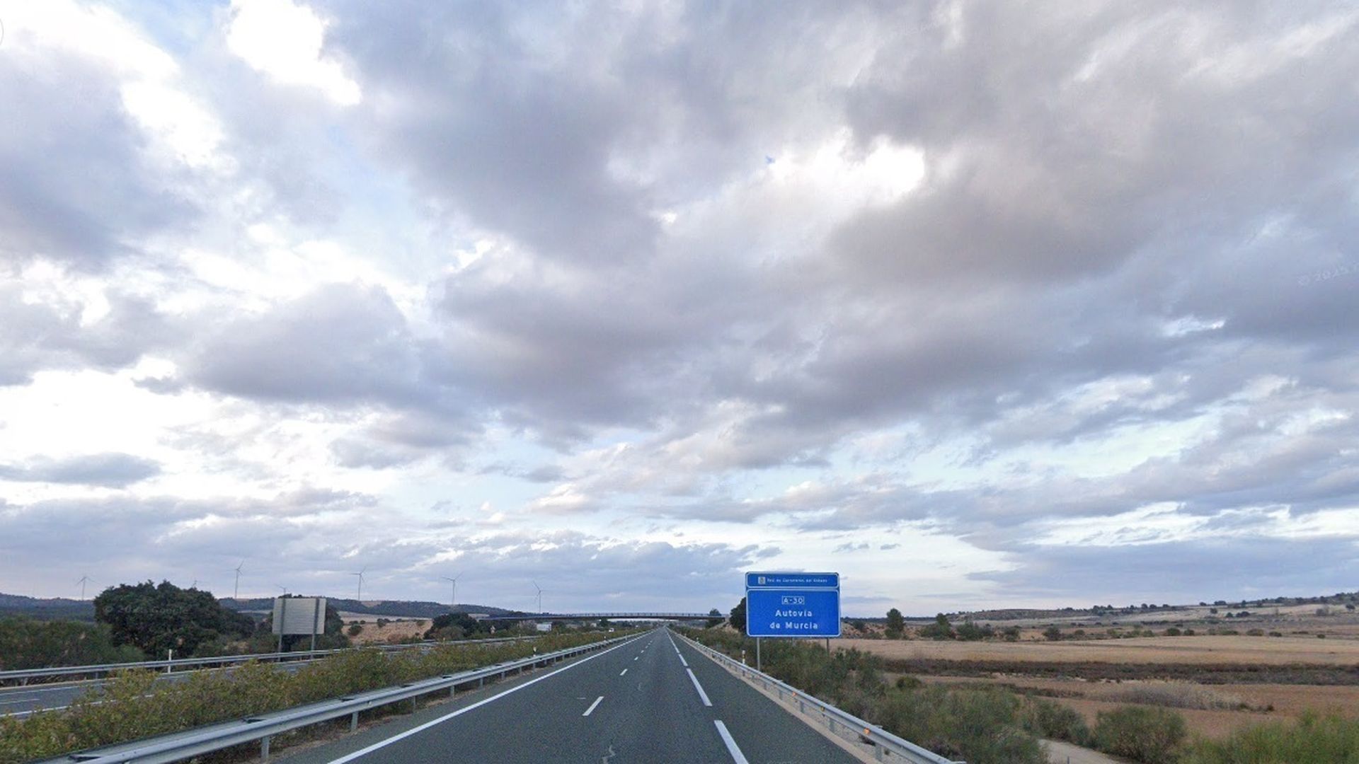 Asaltan y roban un vehículo en plena A-30 en Albacete y abandonan a un padre y su hija menor de edad en la autovía Asaltan y roban un vehículo en plena A-30 en Albacete y abandonan a un padre y su hija menor de edad en la autovía