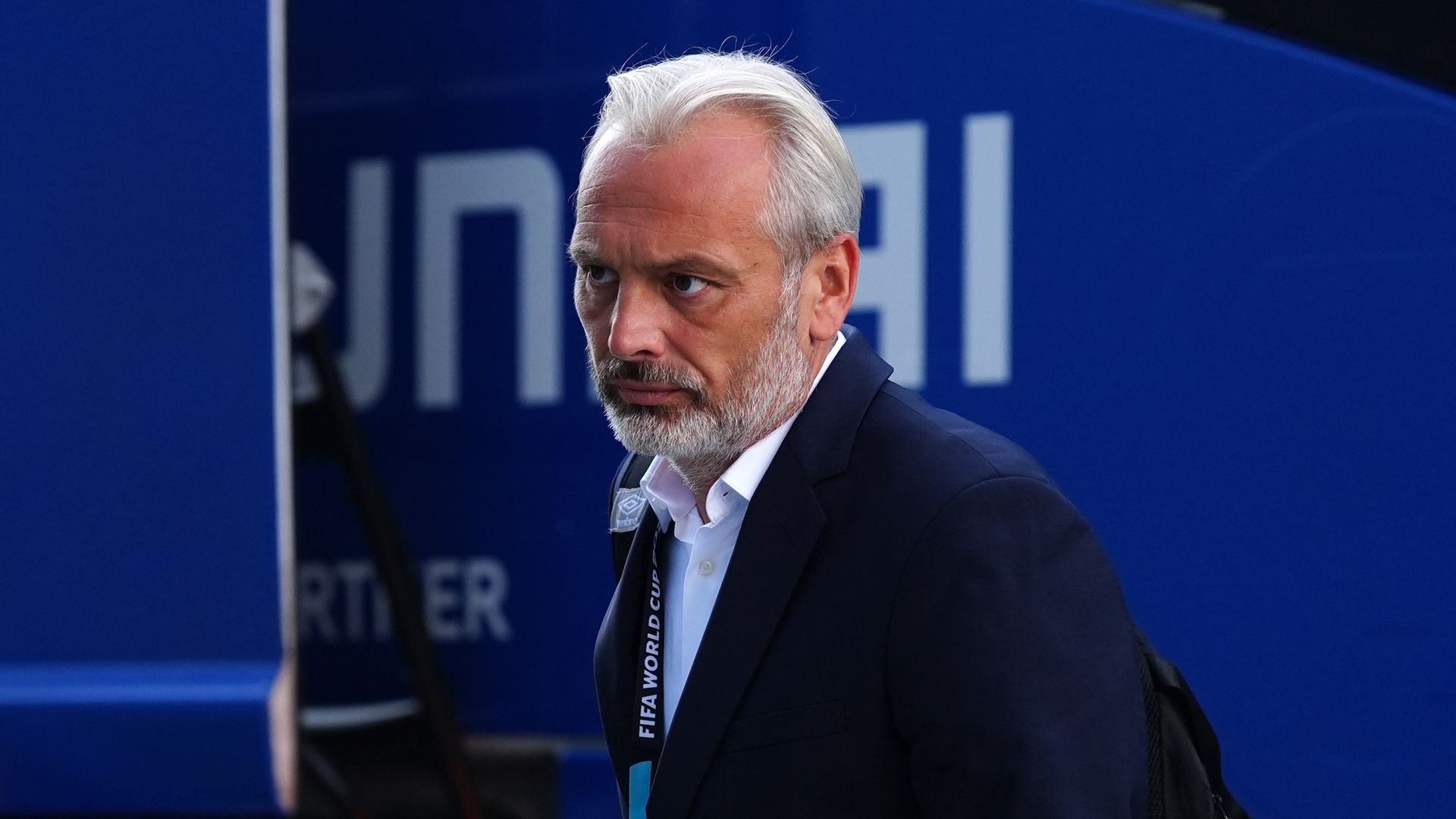 El seleccionador de la República Democrática del Congo y el momento en que comunican en plena rueda de prensa del Mundial la muerte de su padre El seleccionador de la República Democrática del Congo y el momento en que comunican en plena rueda de prensa del Mundial la muerte de su padre