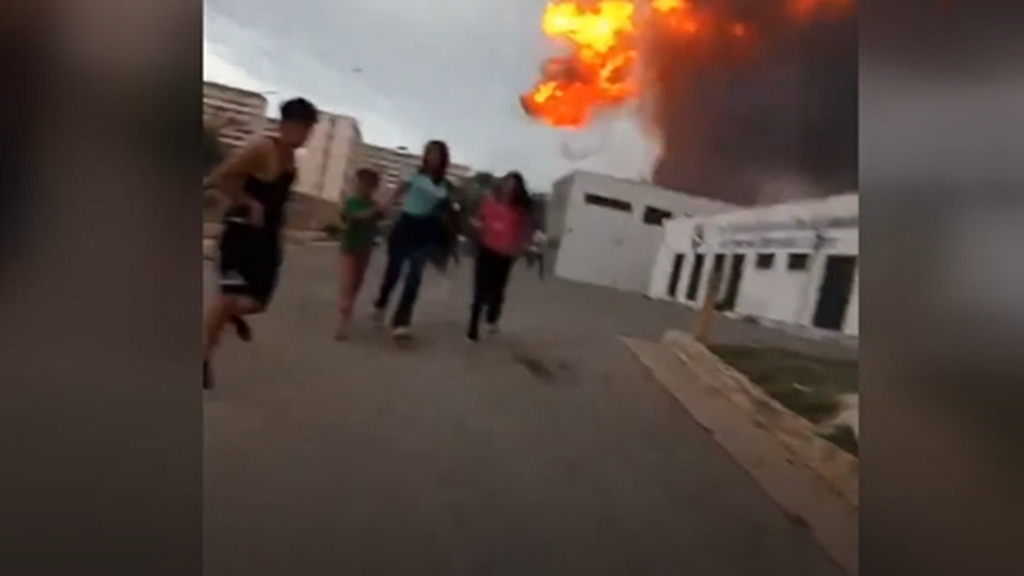 Gritos de personas enterradas y todo reducido a escombros: así estaban las calles en La Guaira tras los terremotos