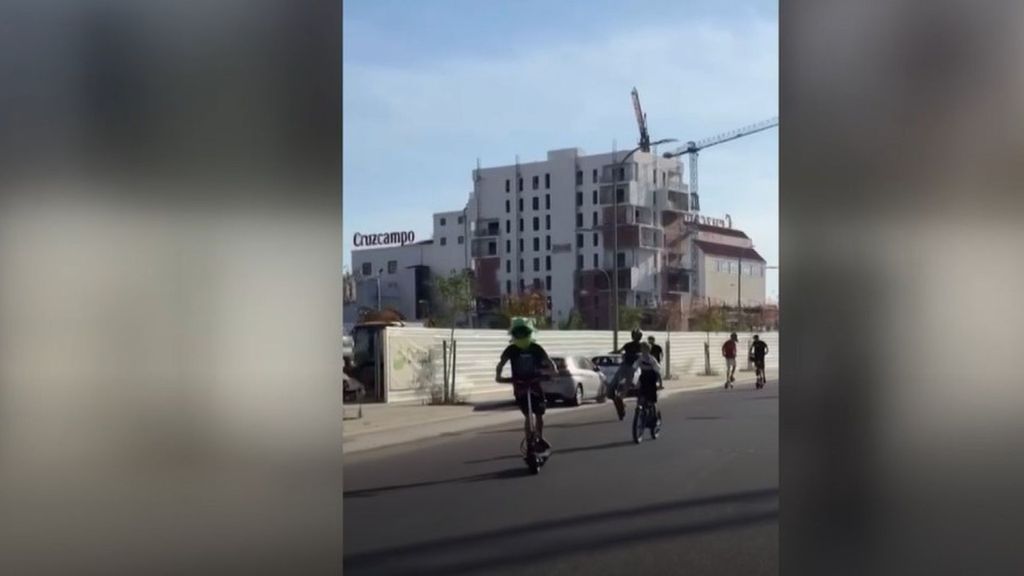 La cara oscura de las quedadas con patinetes eléctricos promocionadas por las tiendas: menores, aparatos trucados y vandalismo