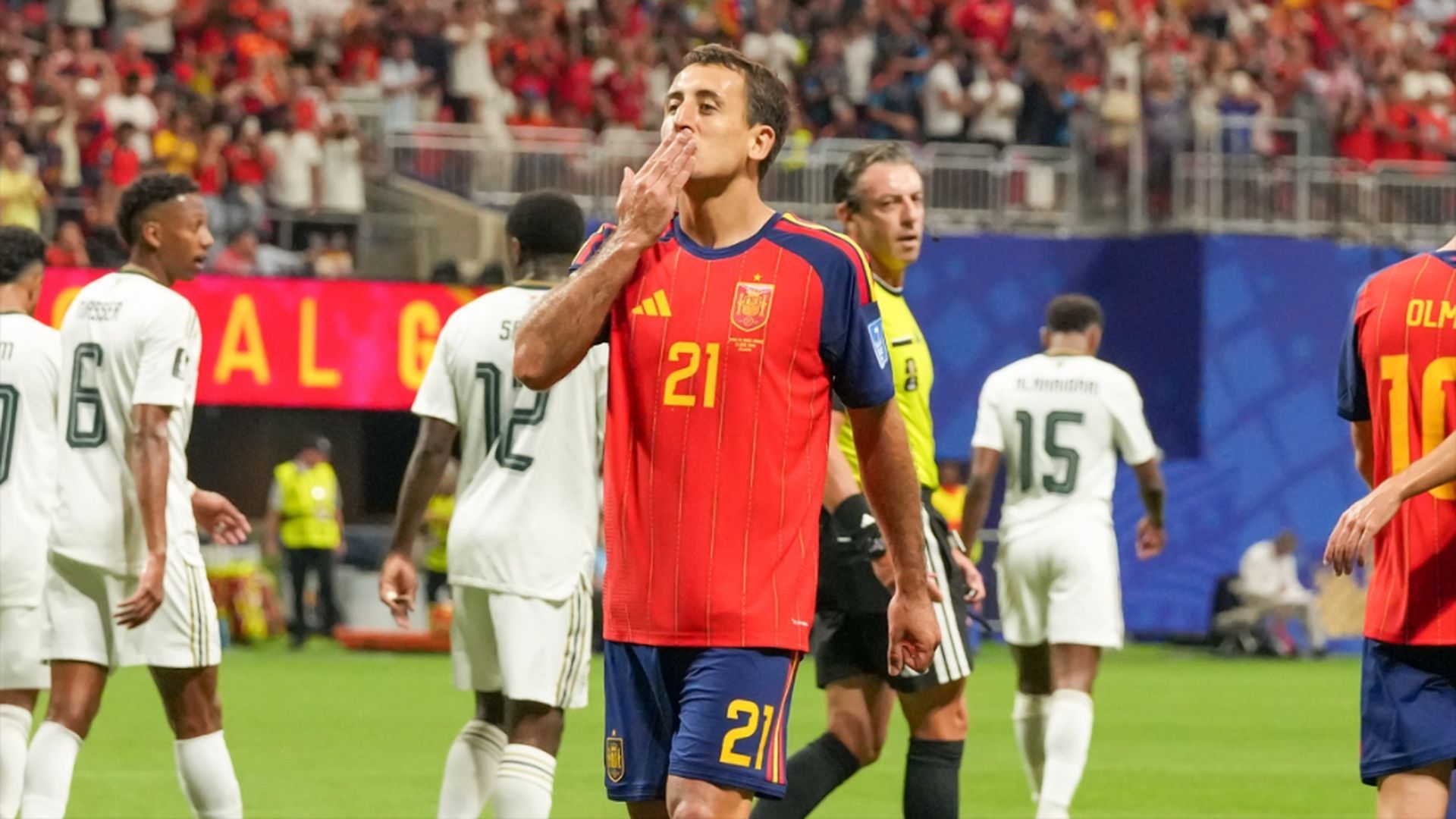 Mikel Oyarzabal, con España Mikel Oyarzabal, con España