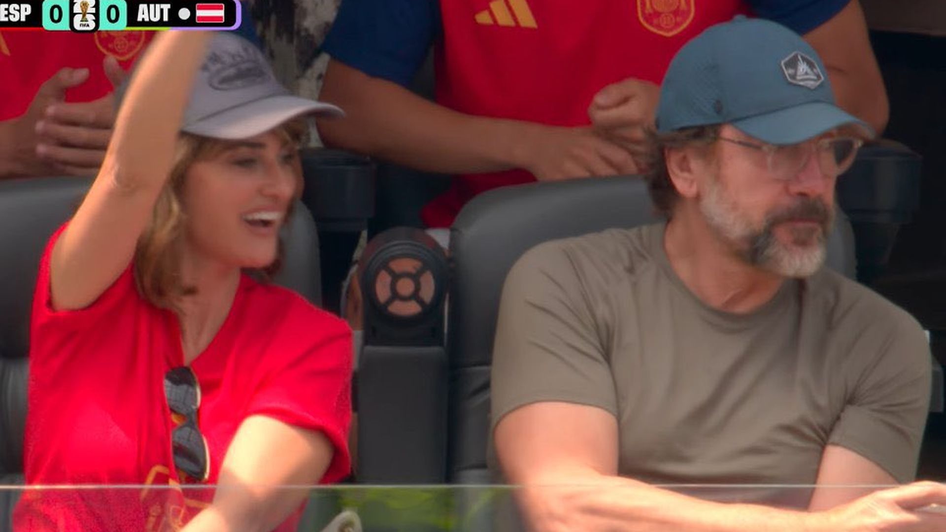 Penélope Cruz y Javier Bardem, durante el España - Austria en California. Penélope Cruz y Javier Bardem, durante el España - Austria en California.