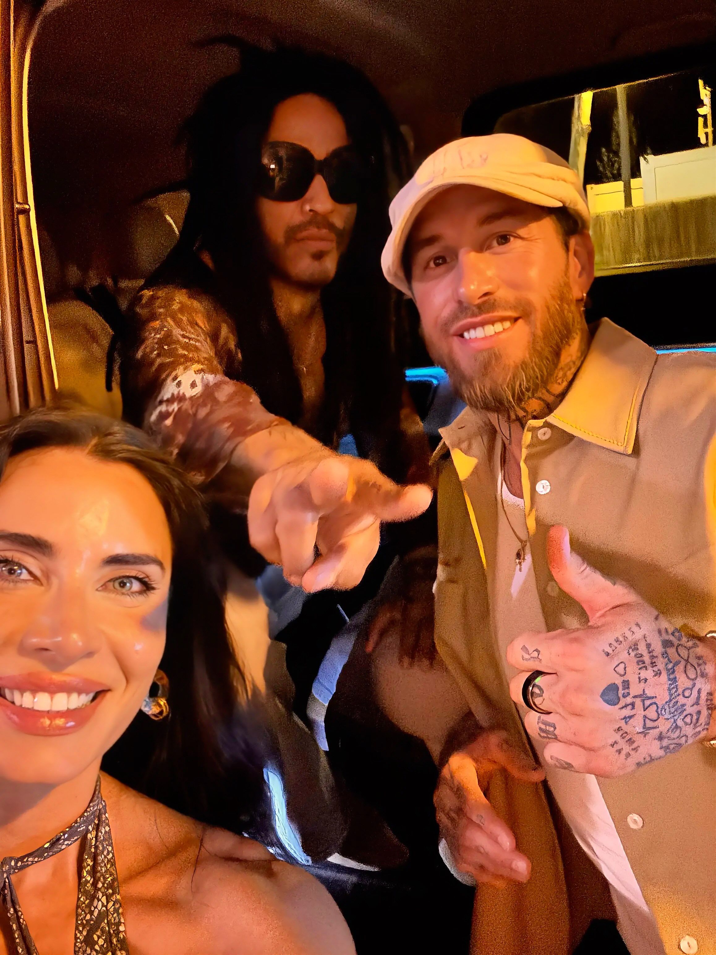 Pilar Rubio y Sergio Ramos junto a Lenny Kravitz