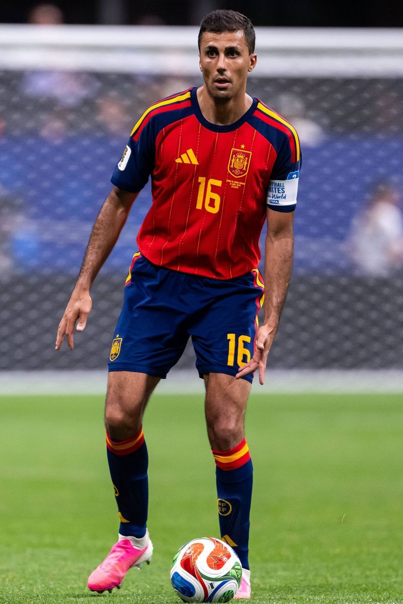 Rodri Hernández no pudo asistir a muchas clases por su carrera deportiva, y viajaba de Manchester a Castellón por los exámenes