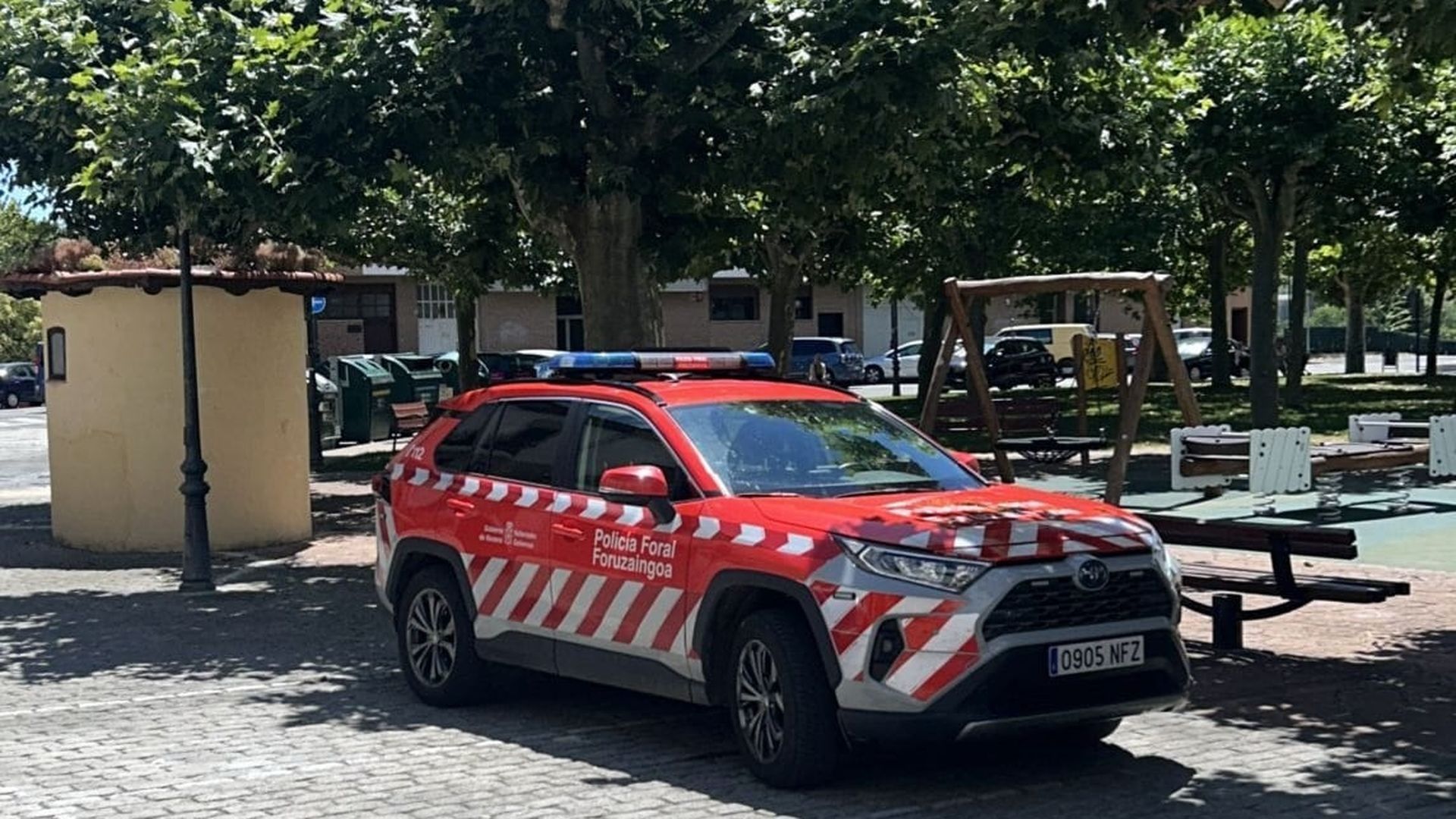 Un vehículo de la Policía Foral en el lugar del accidente Un vehículo de la Policía Foral en el lugar del accidente