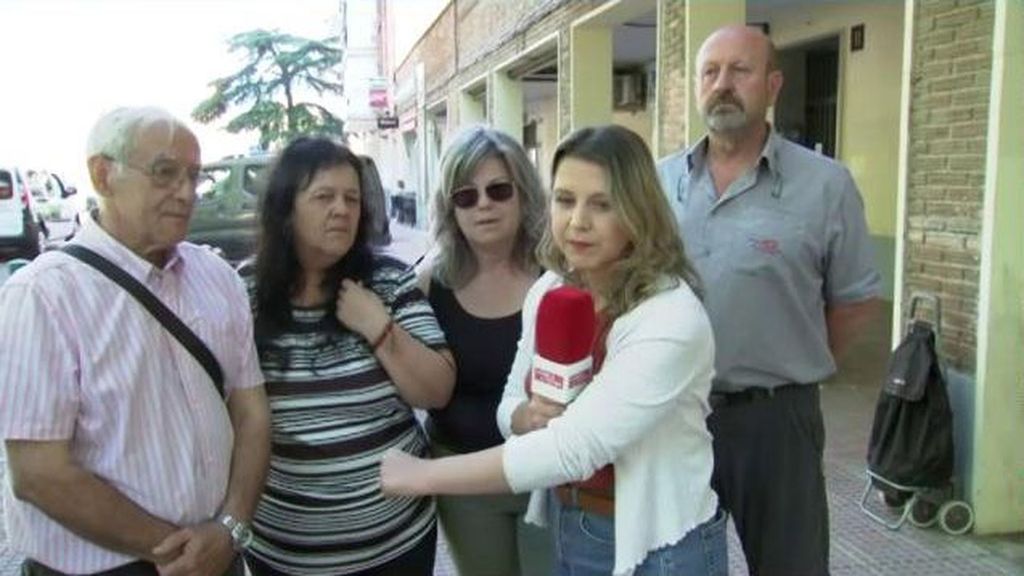Una mujer atemoriza a los vecinos de Alcalá de Henares: se cuela en los portales y destroza los vehículos