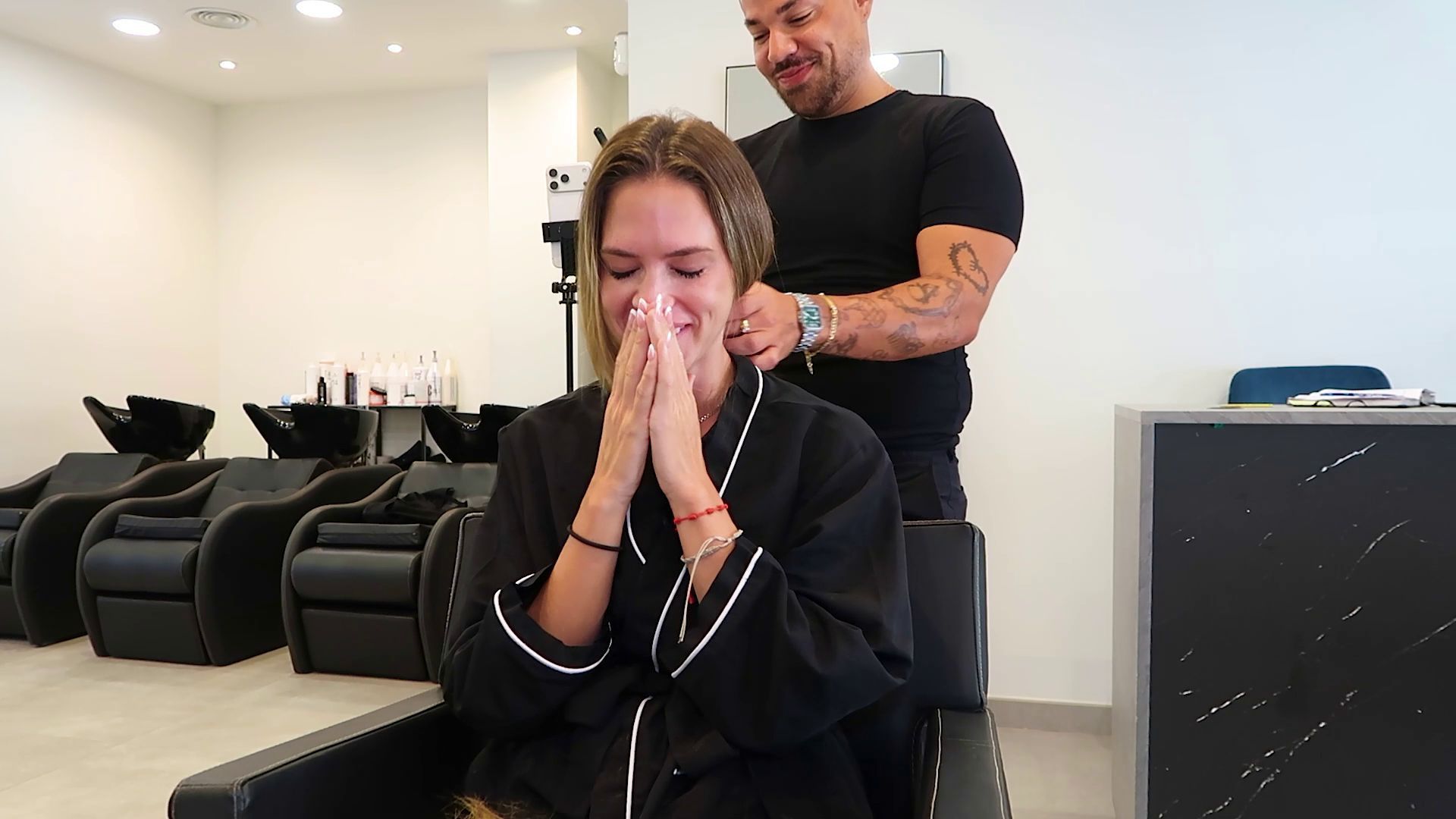 Almudena reacciona a su corte de pelo: "Por favor, qué corto"