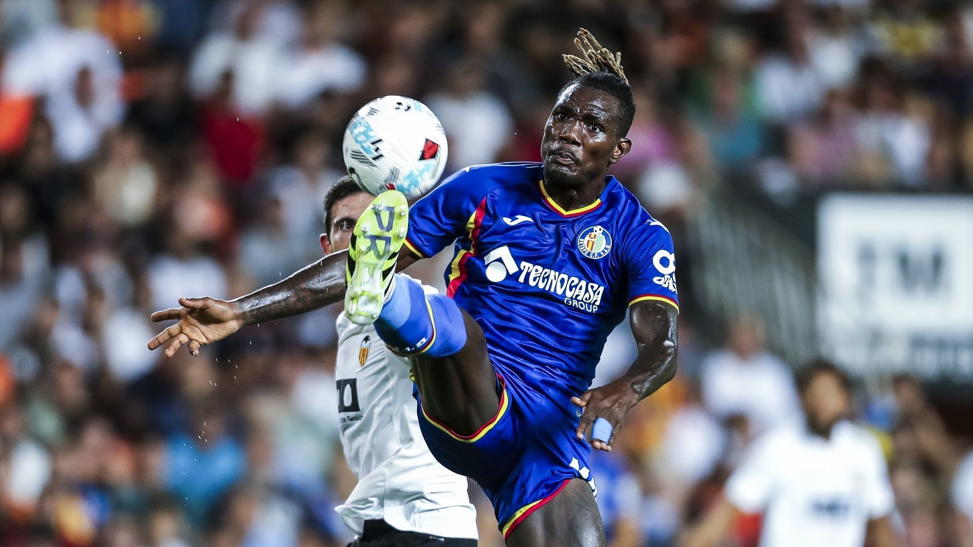 Christantus Uche durante un partido con el Getafe la temporada pasada