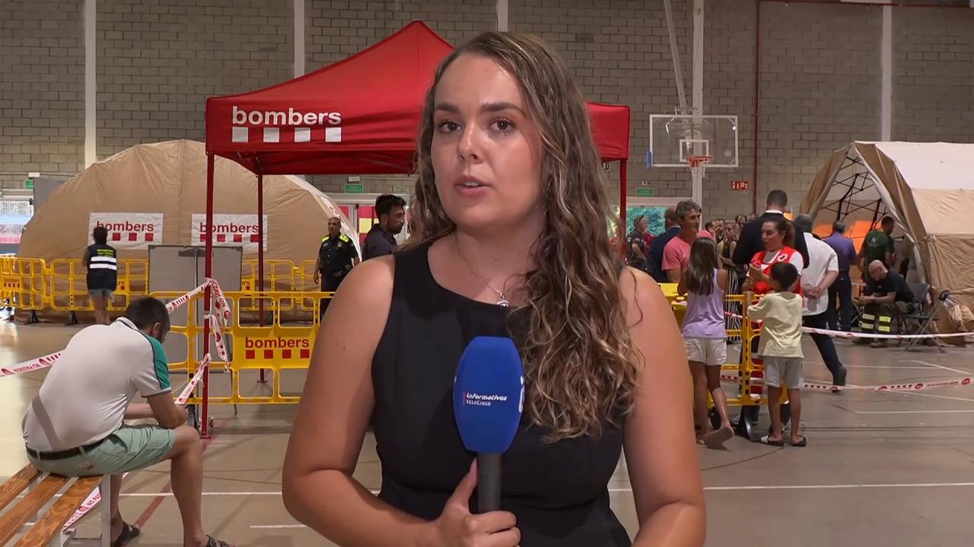 El incendio en la Bisbal d'Empordà amenaza 10.000 hectáreas, poblaciones y una zona natural protegida